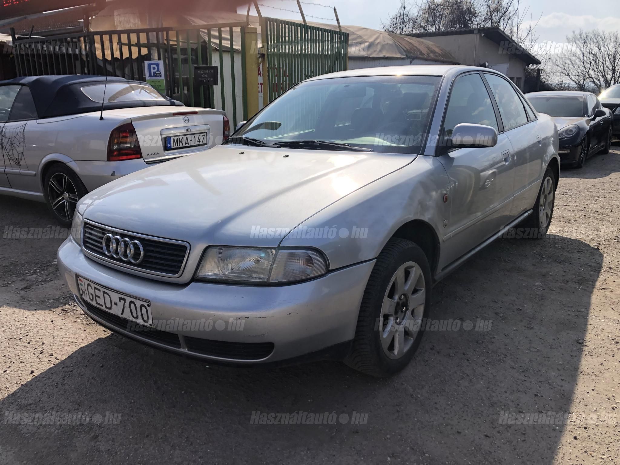 AUDI A4 1996/12 - 1
