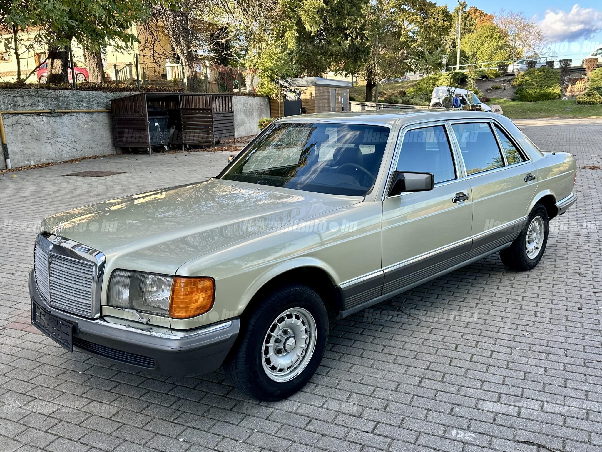 MERCEDES-BENZ W 126 1982/3 - 1