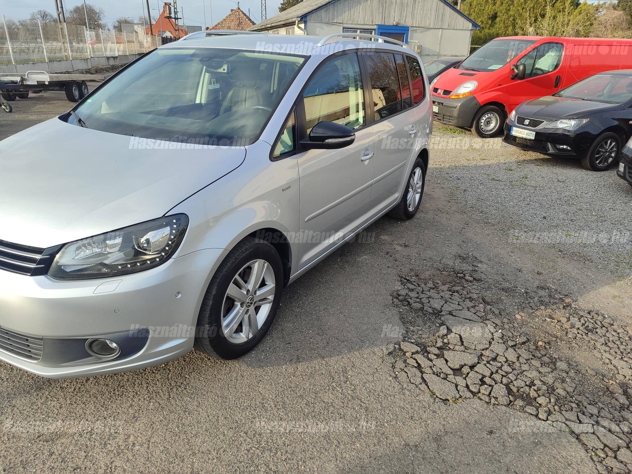 VOLKSWAGEN TOURAN 2012 - 1