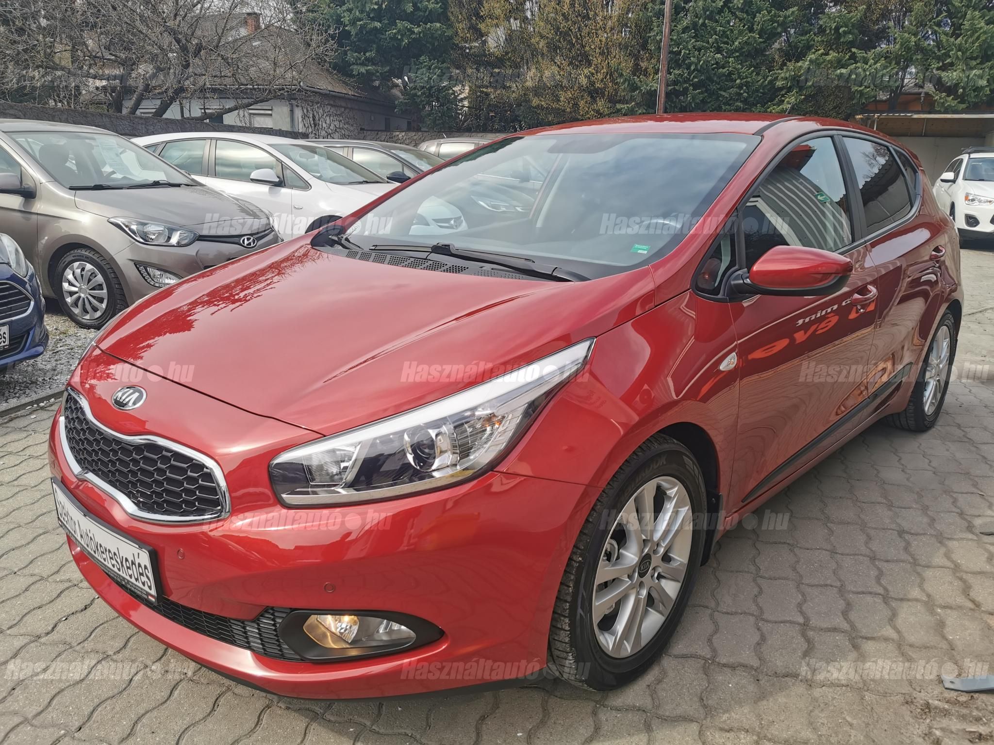 KIA CEE'D 2013/6 - 1