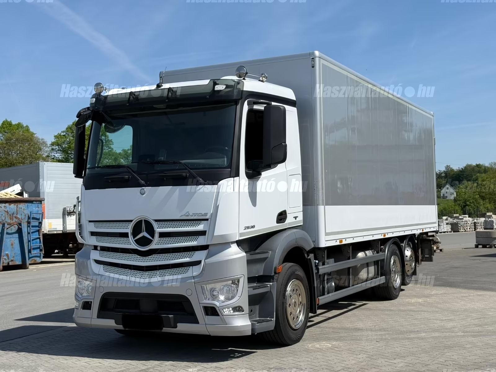 MERCEDES-BENZ 2015/8 - 1