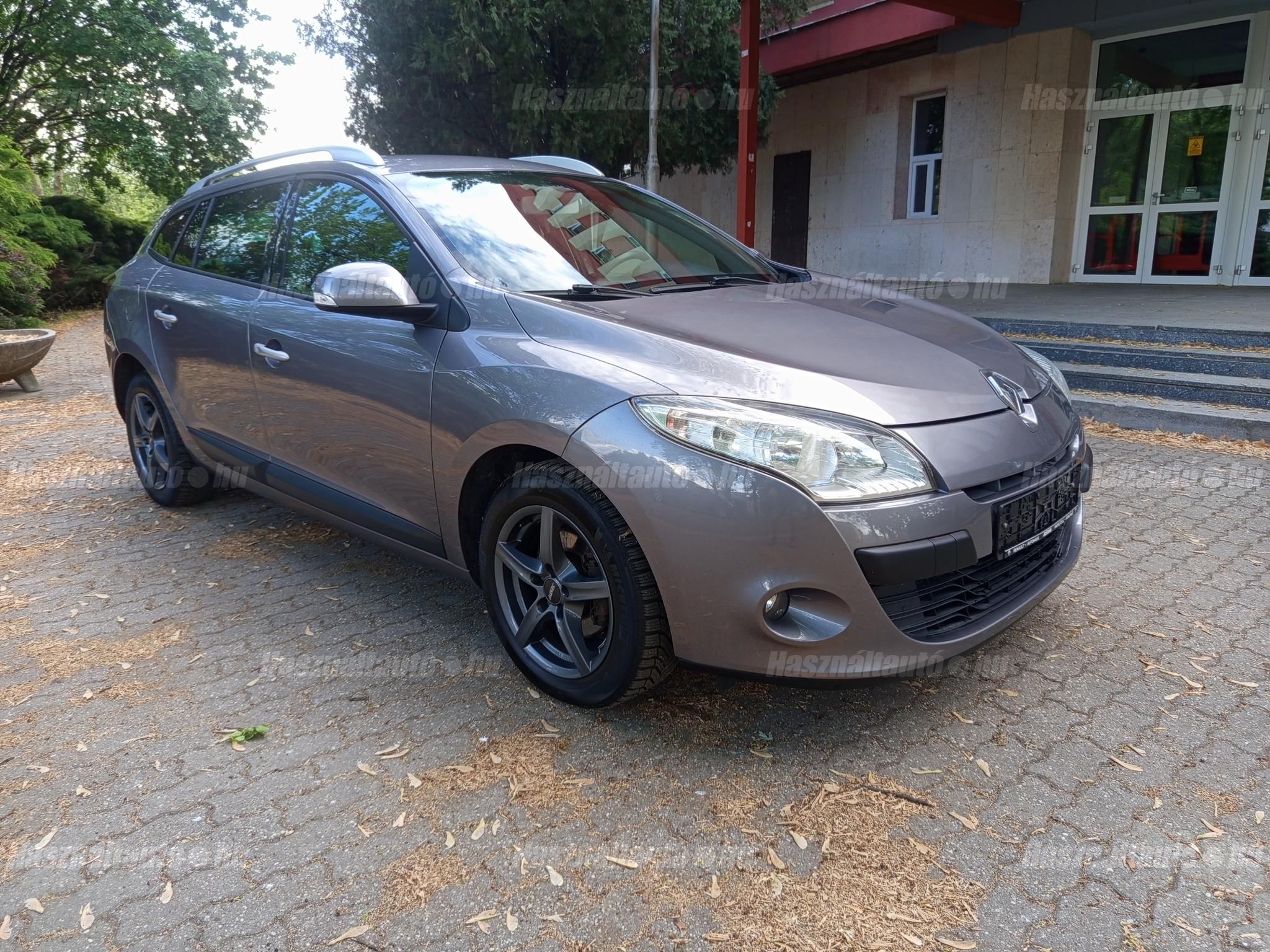 RENAULT MEGANE 2011 - 1