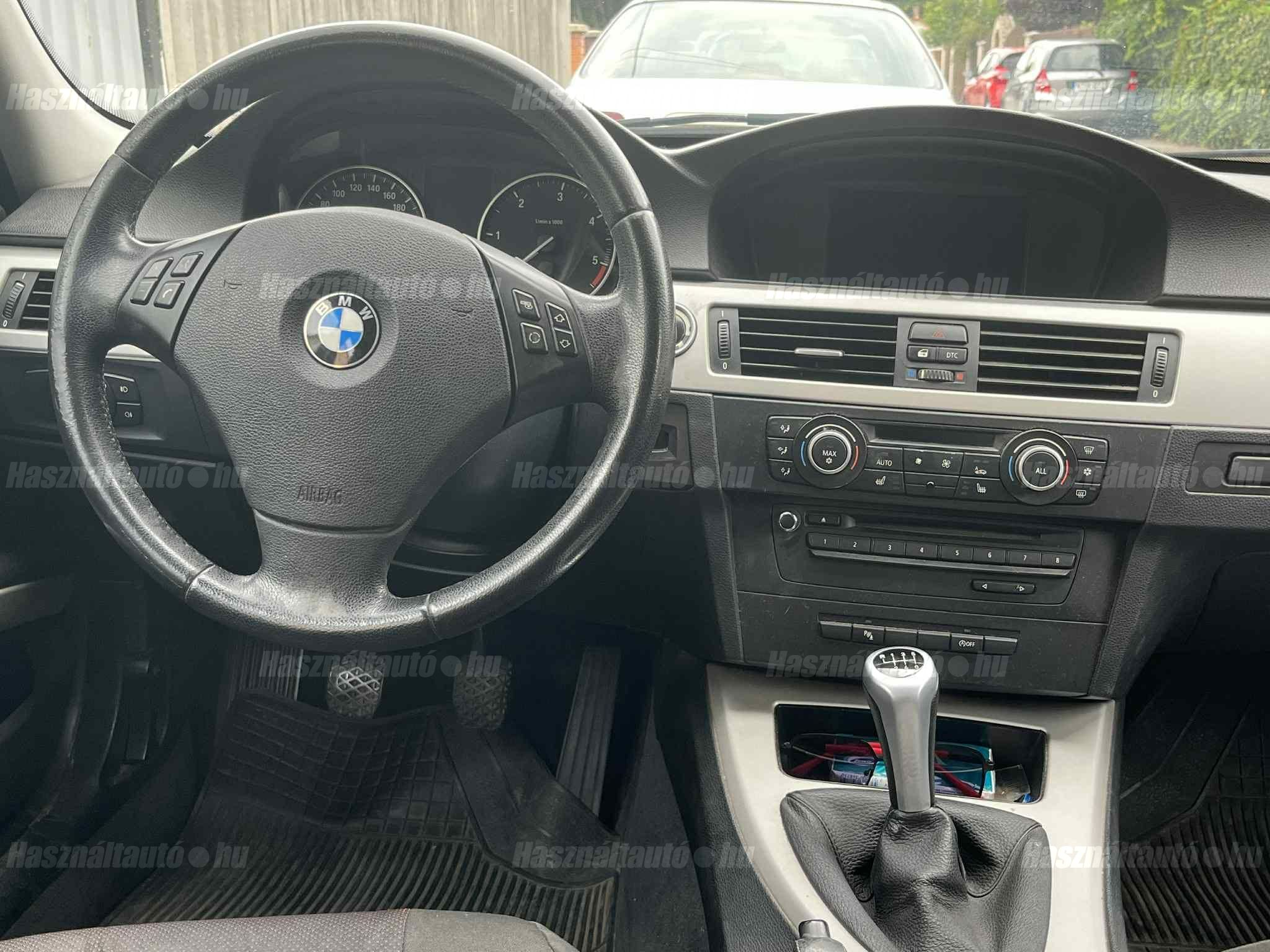 BMW 320 2010/4 - 1