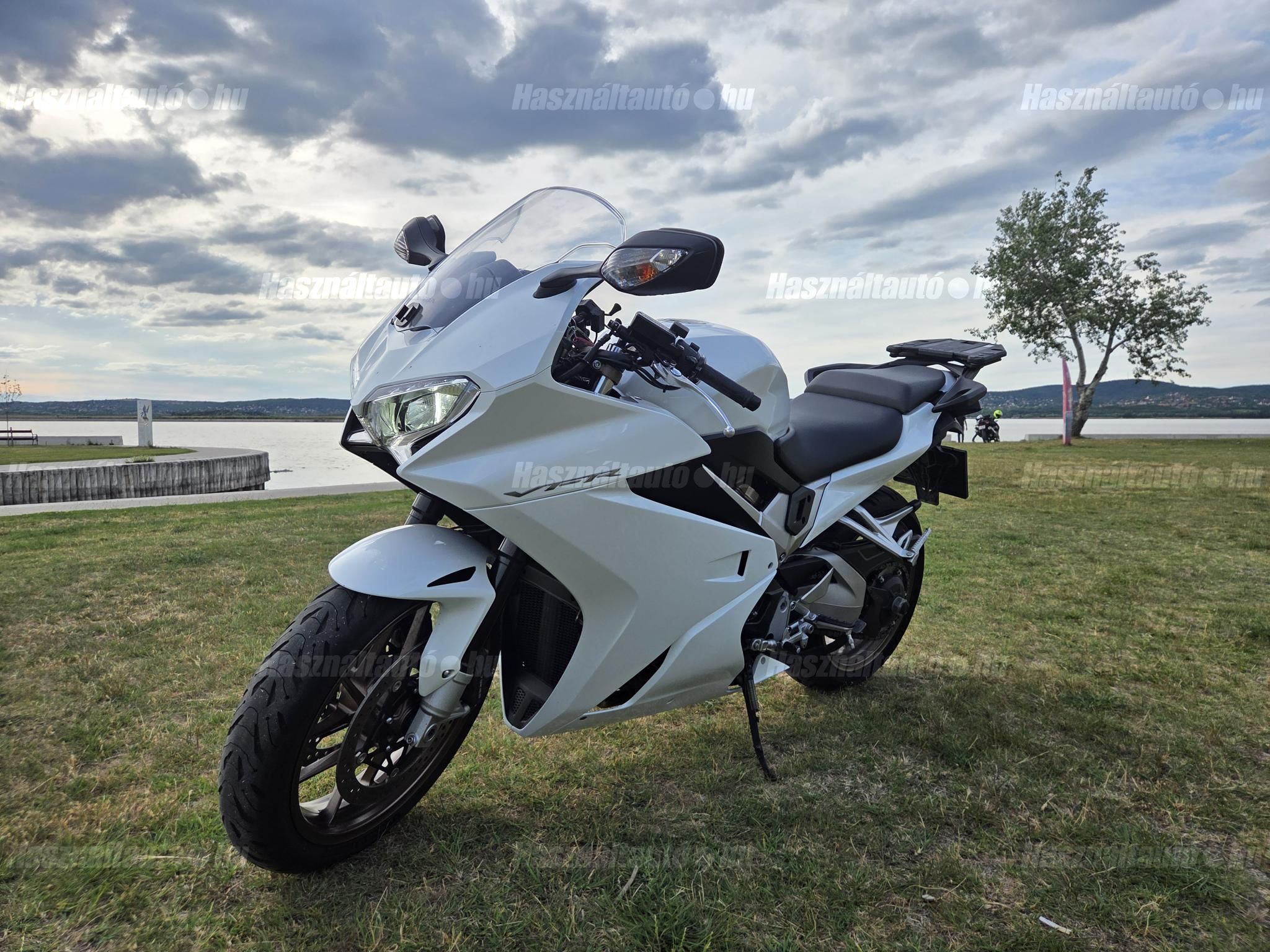HONDA VFR 800 2014/5 - 1