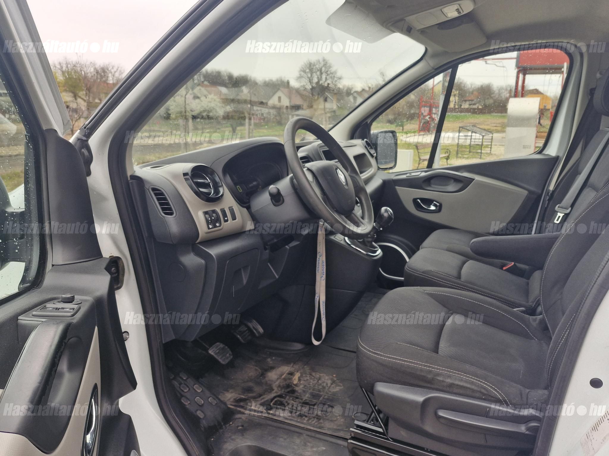 RENAULT TRAFIC 2016/11 - 1