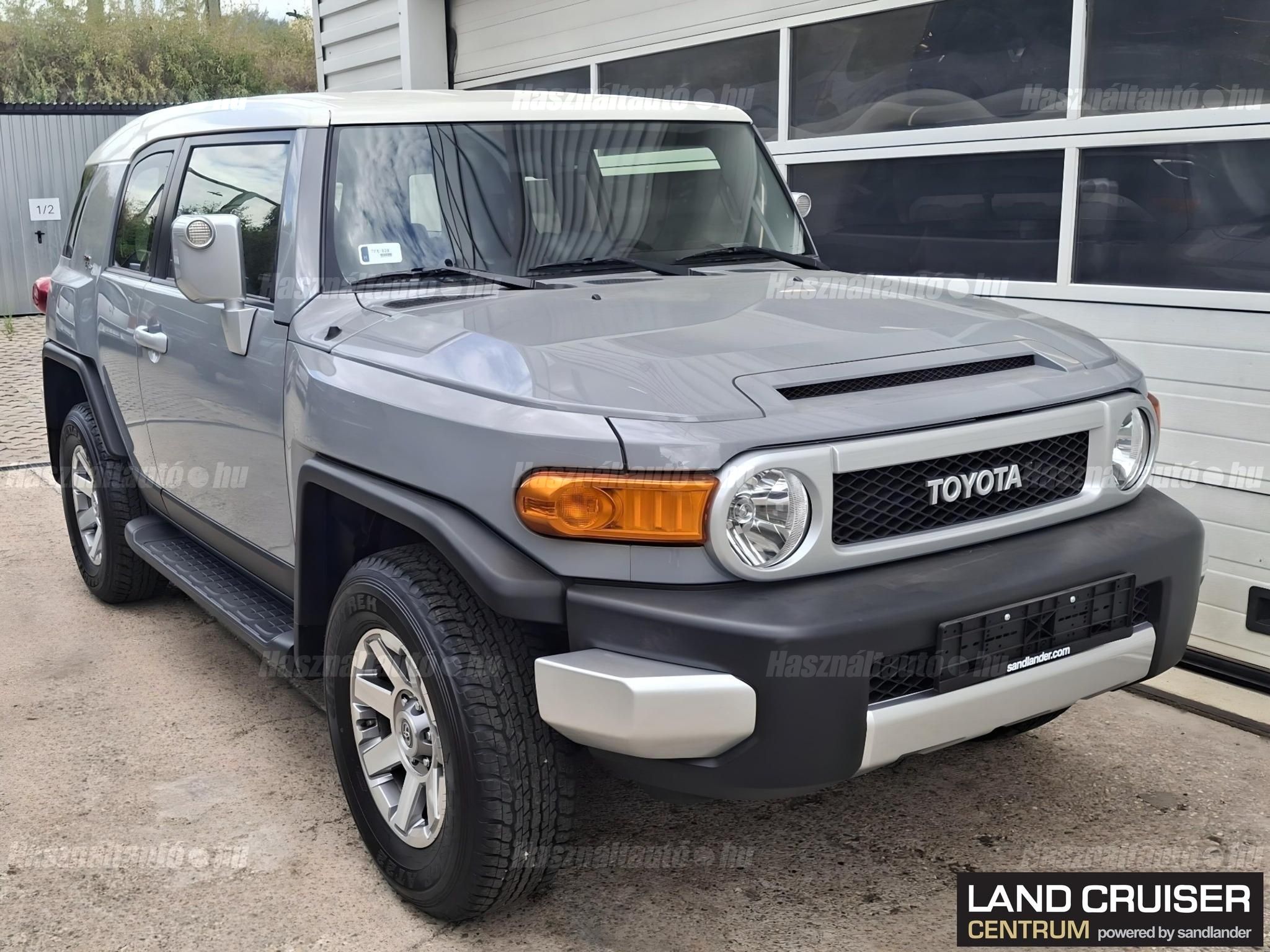 TOYOTA FJ CRUISER 2021/11 - 1