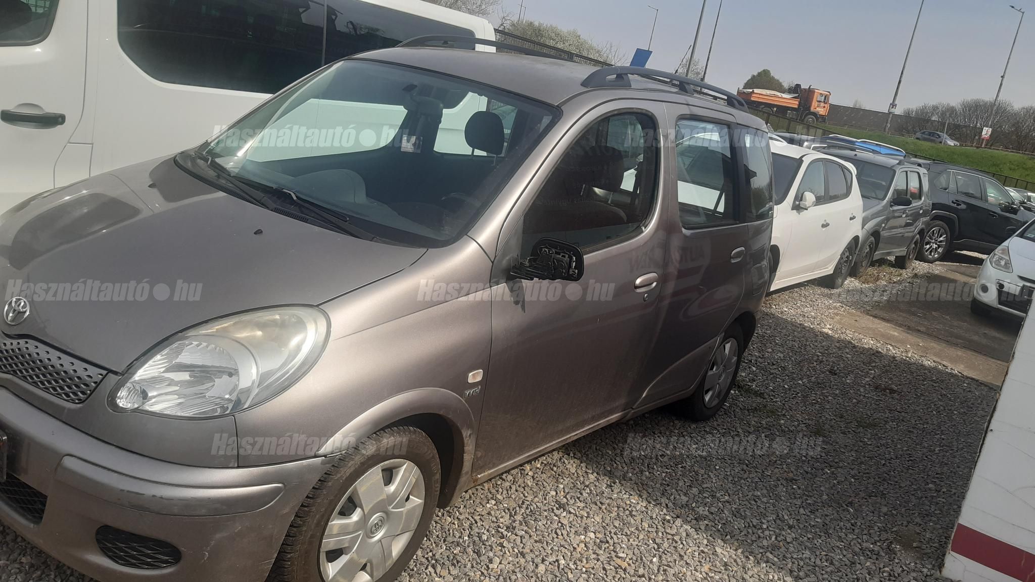 TOYOTA YARIS VERSO 2003/10 - 1
