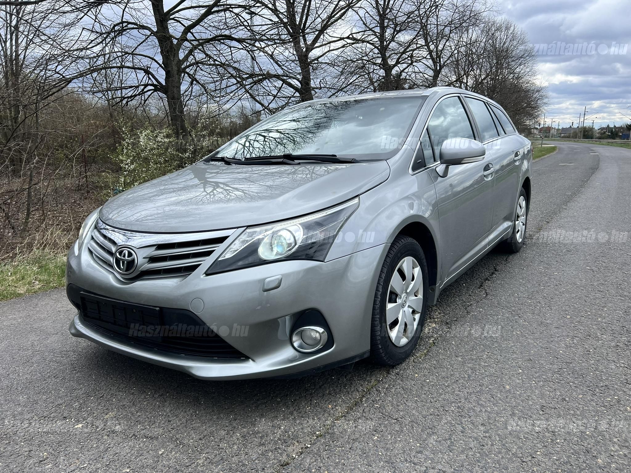 TOYOTA AVENSIS 2012/8 - 1