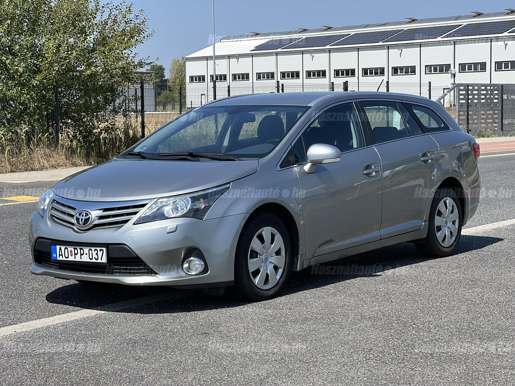 TOYOTA AVENSIS 2012/8 - 1