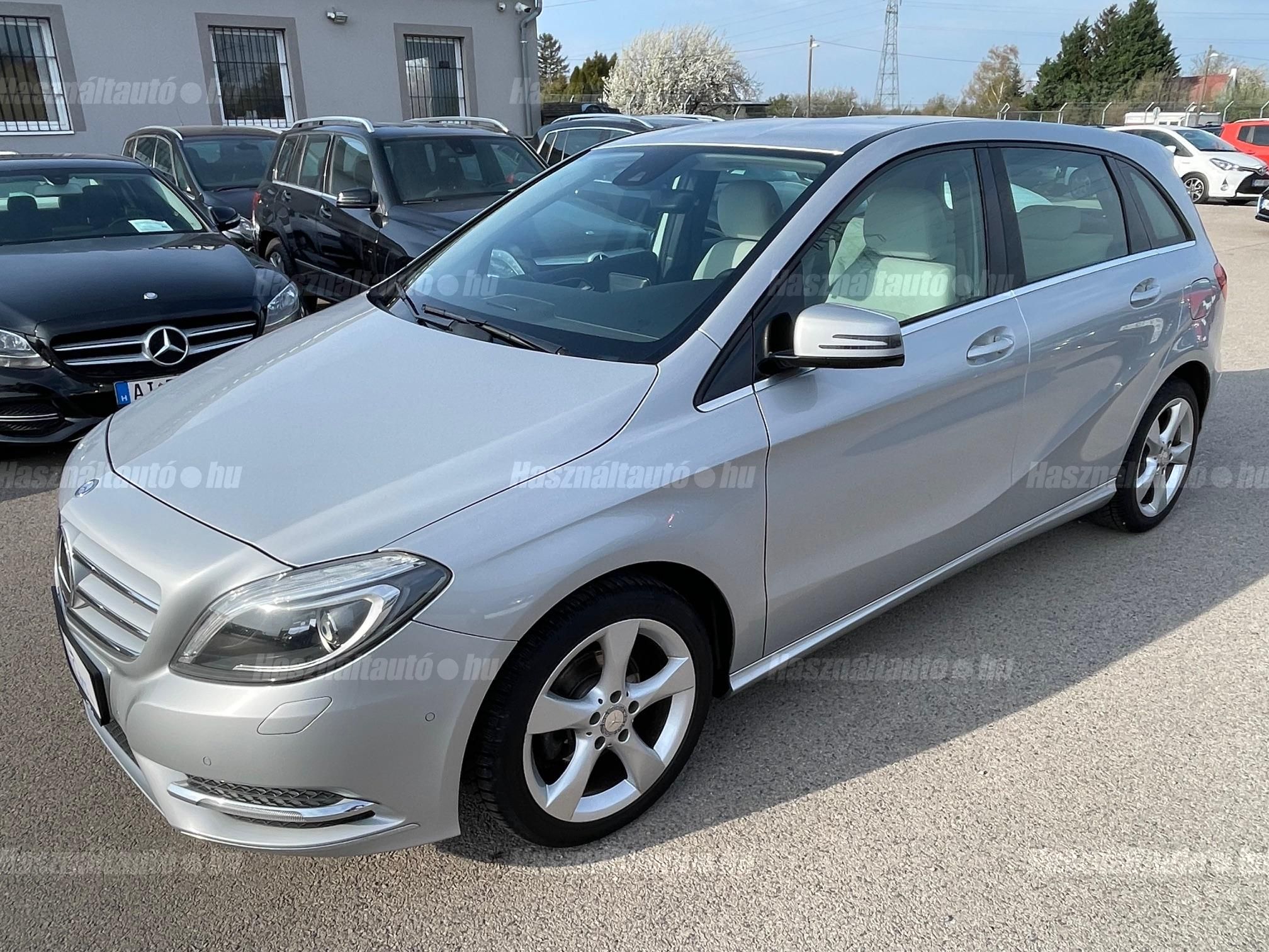 MERCEDES-BENZ B 180 2012/10 - 1
