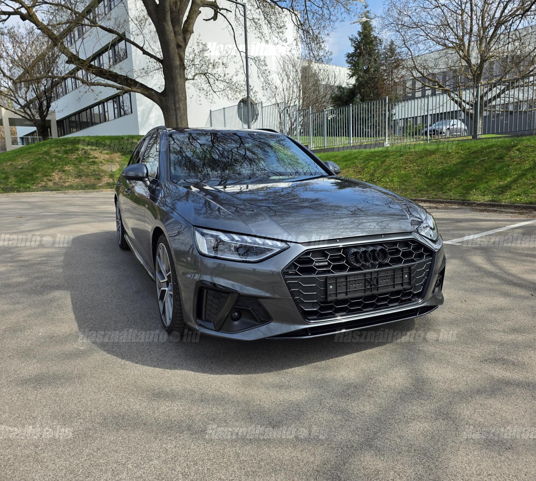 AUDI A4 2022/12 - 1