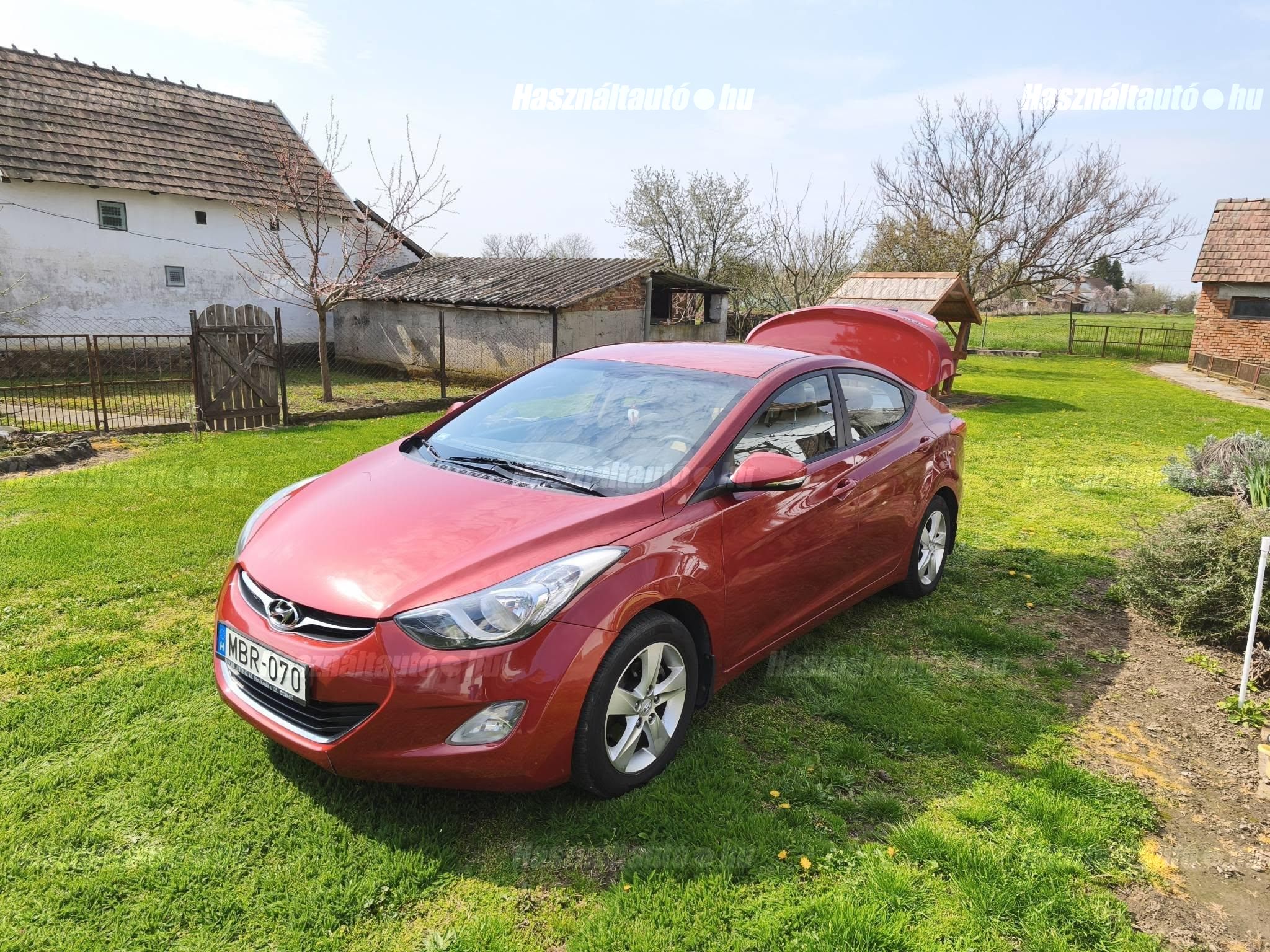 HYUNDAI ELANTRA 2012/3 - 1