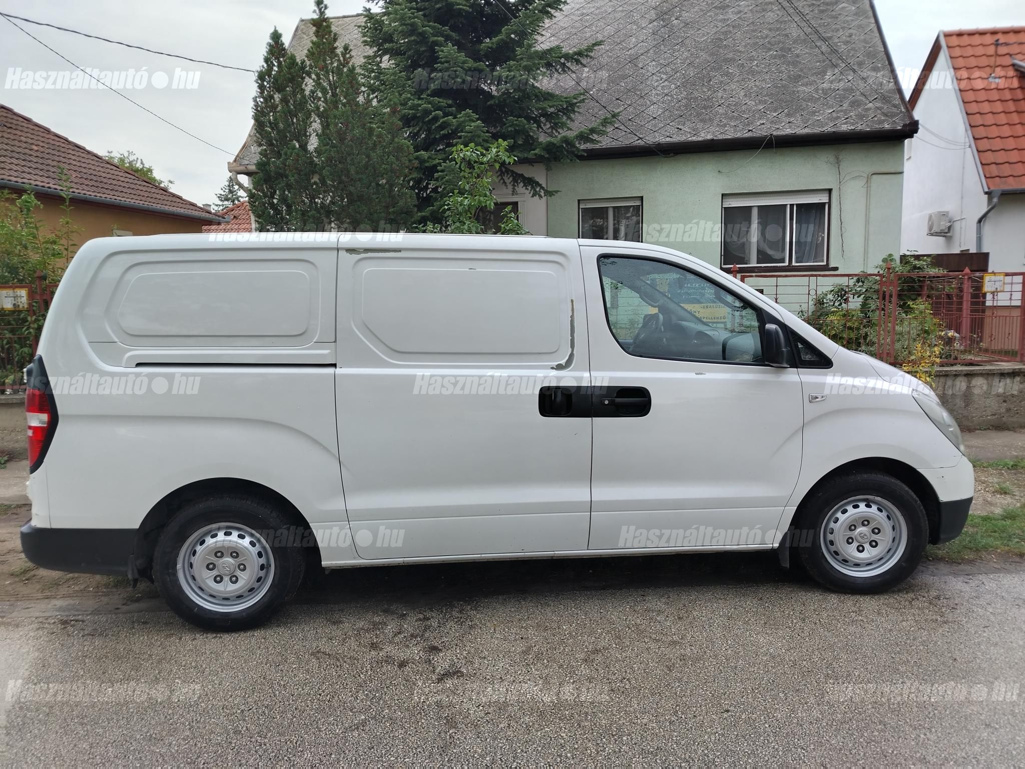 HYUNDAI H-1 2012/2 - 1