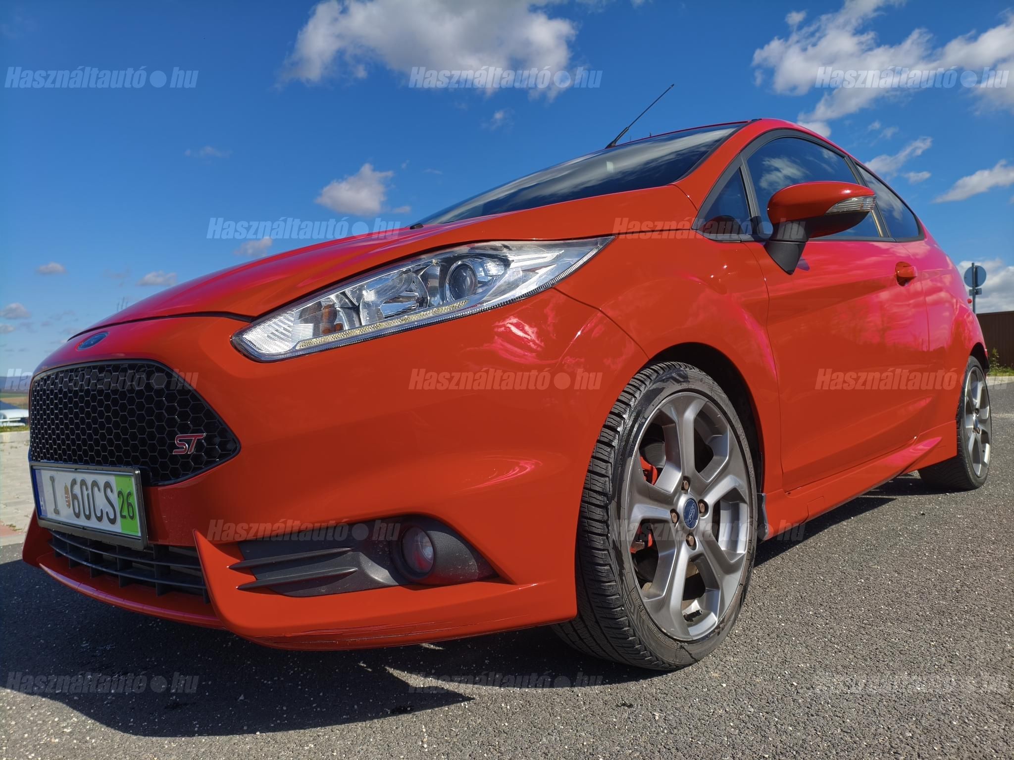 FORD FIESTA 2014/8 - 1
