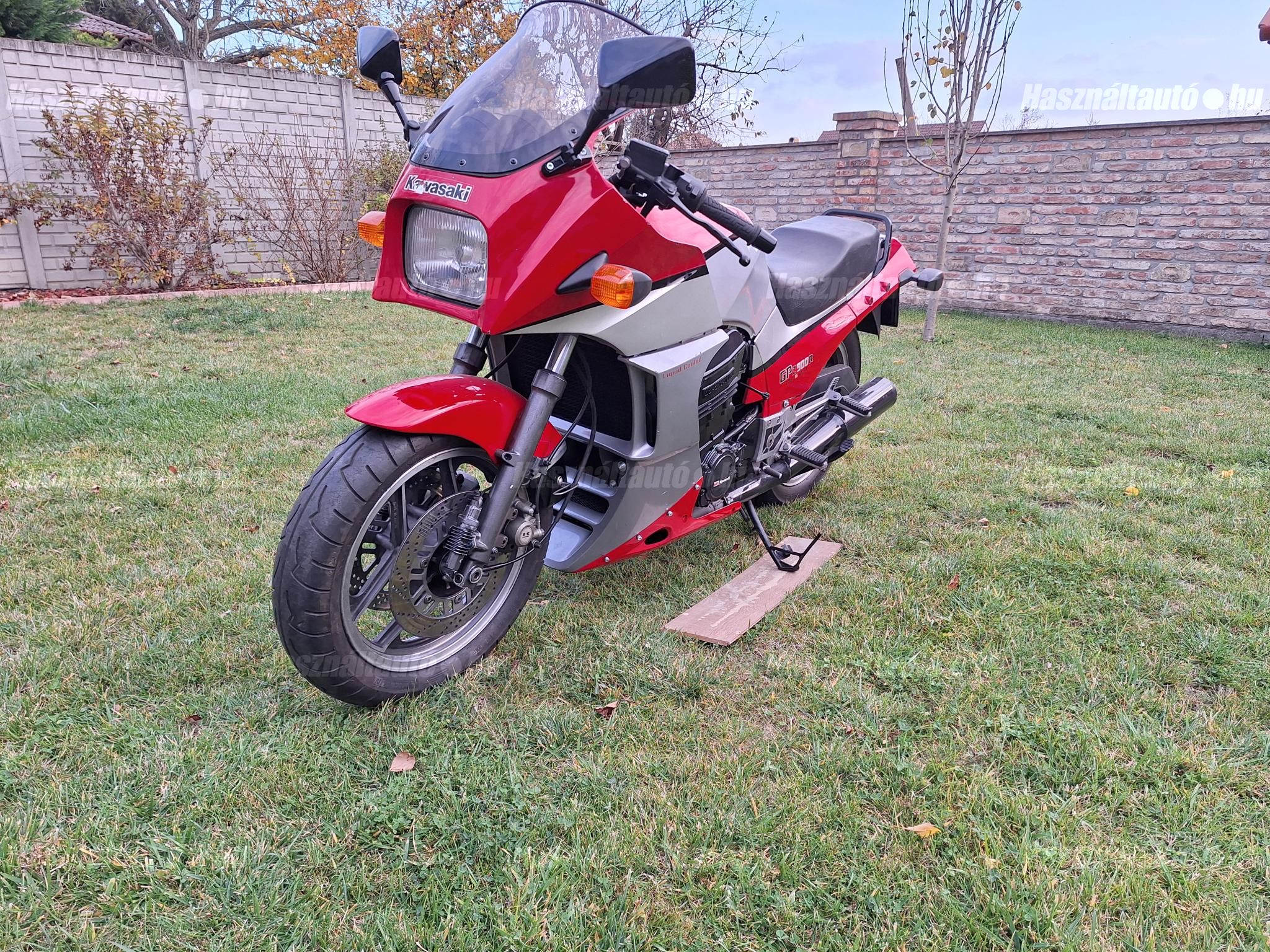 KAWASAKI GPZ 900 R 1985/6 - 1