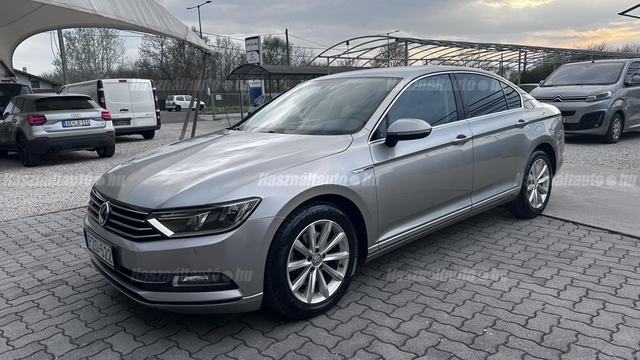 VOLKSWAGEN PASSAT 2018/8 - 1