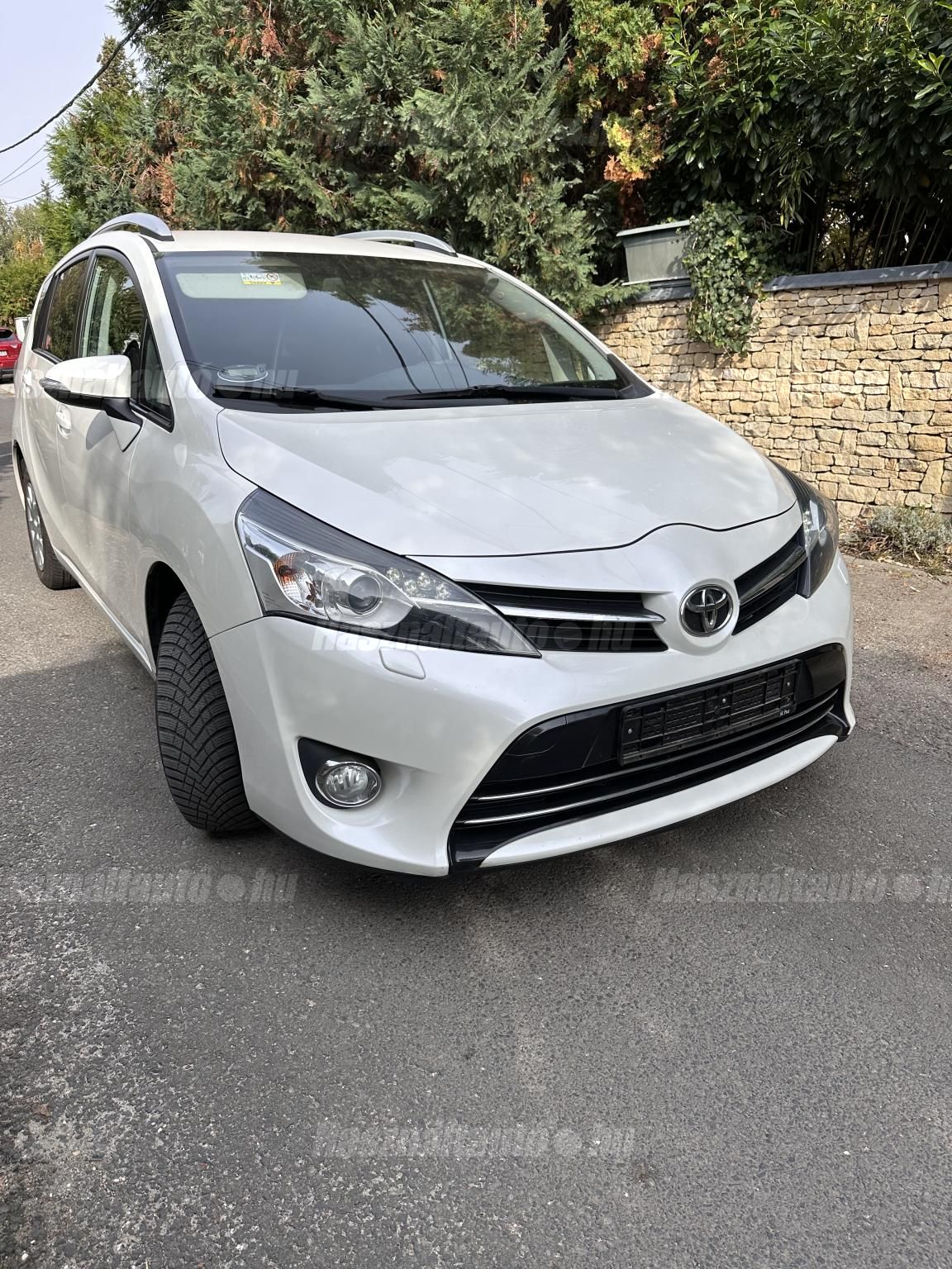 TOYOTA VERSO 2013/6 - 1