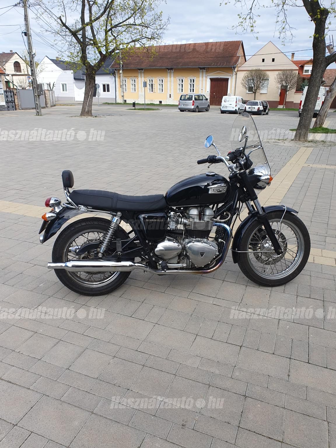 TRIUMPH BONNEVILLE 2004/4 - 1