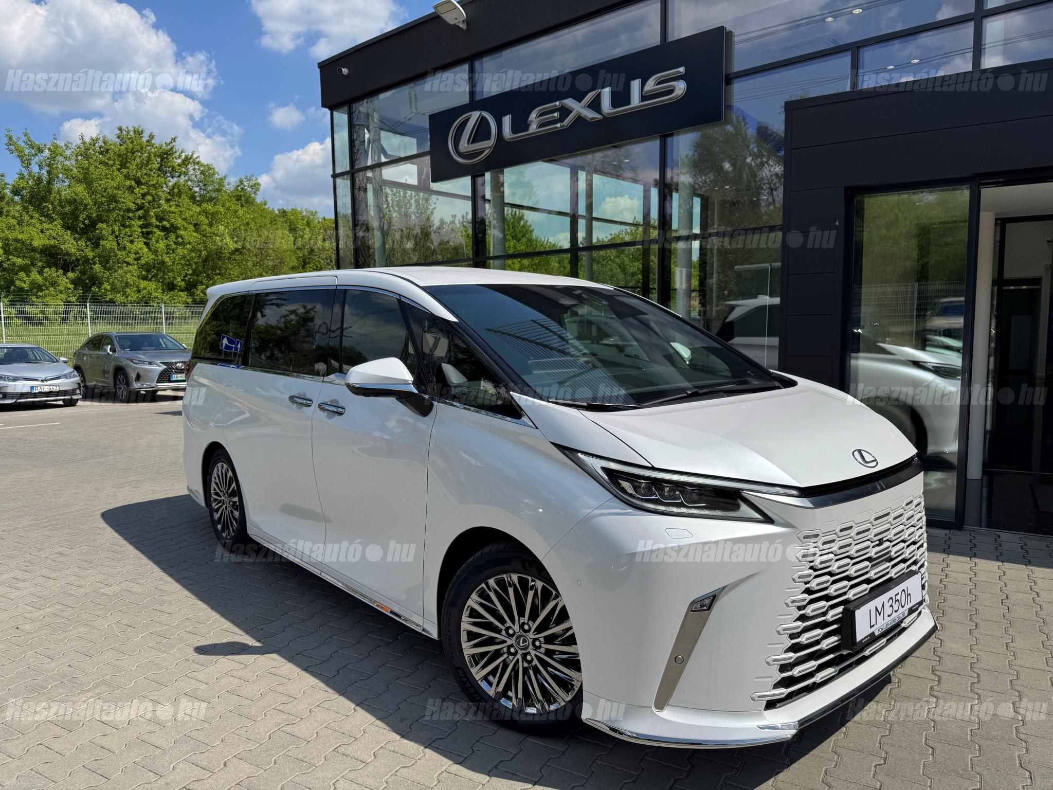 LEXUS LM 2025 - 1