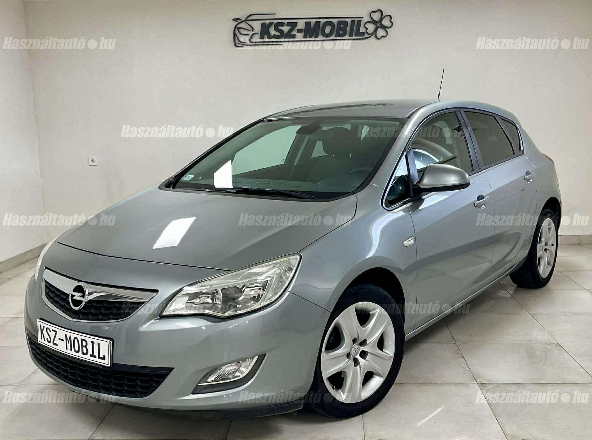 OPEL ASTRA J 2011/8 - 1