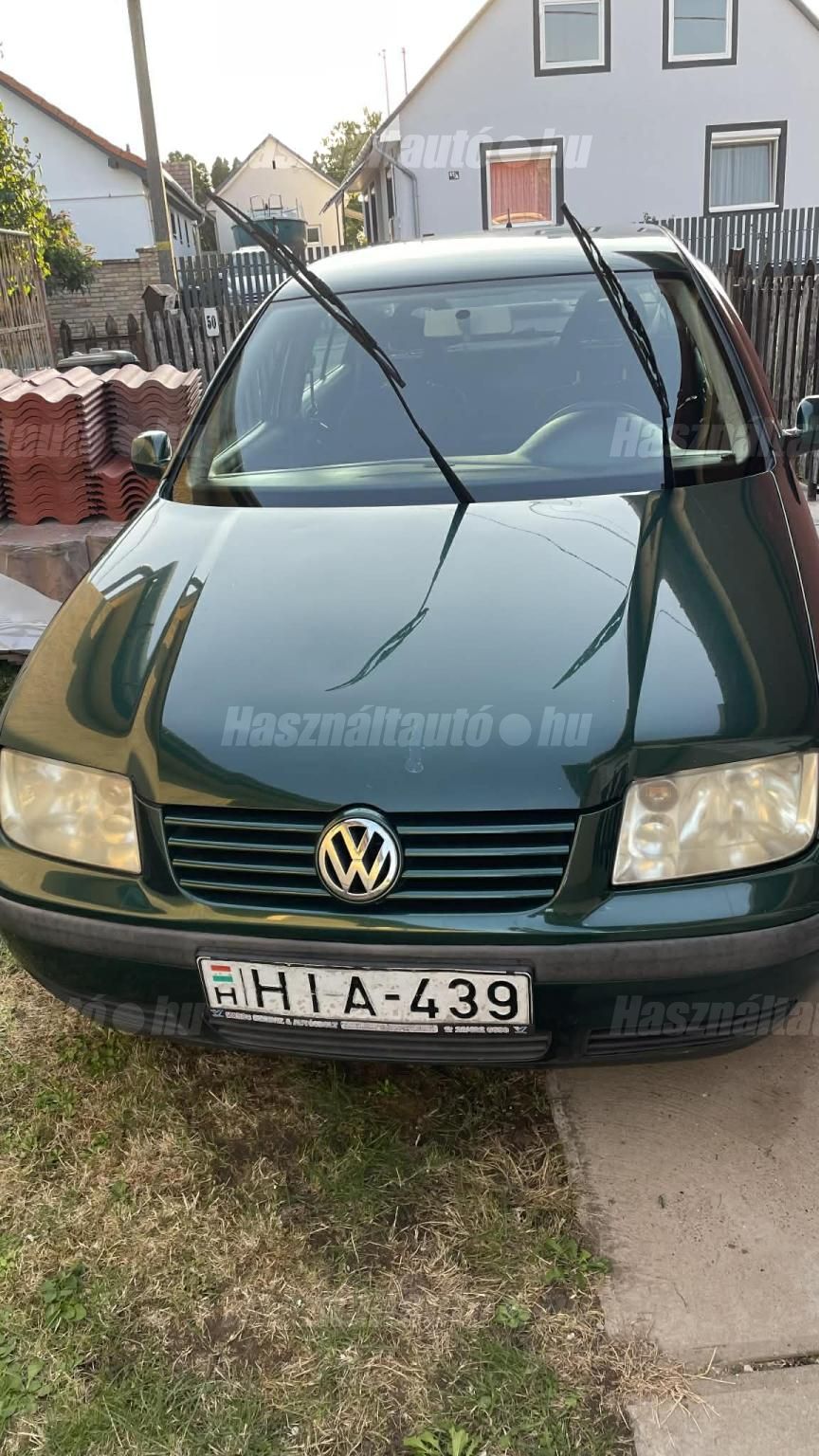 VOLKSWAGEN BORA 2000/7 - 1