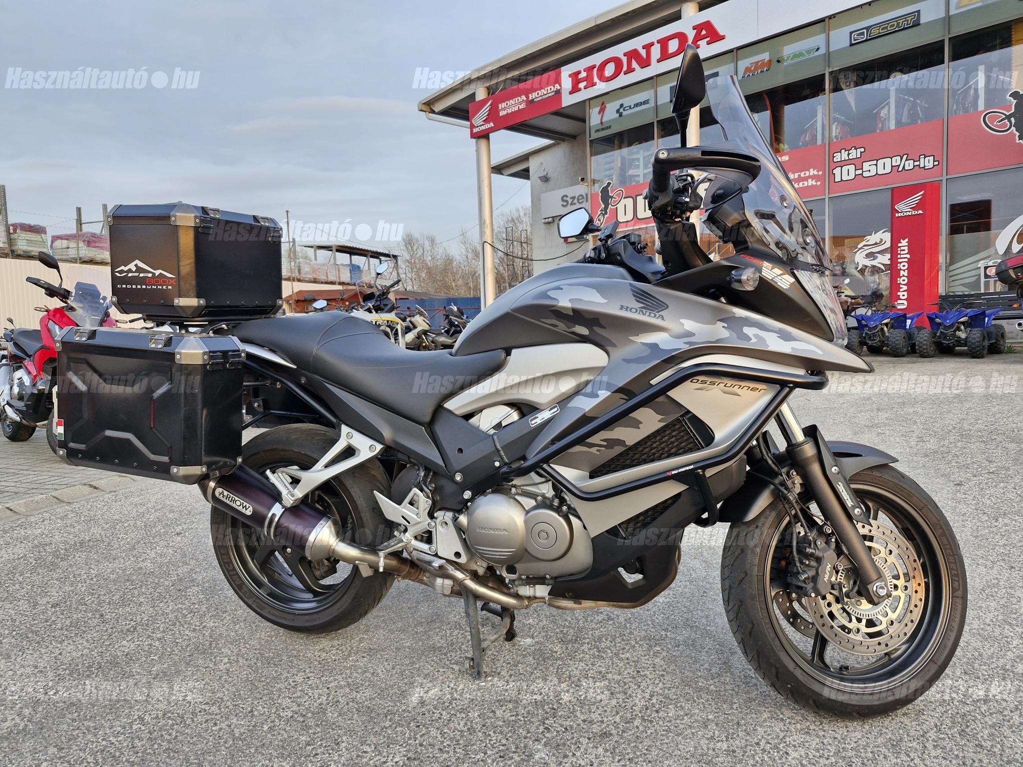 HONDA VFR 800 X 2013/5 - 1
