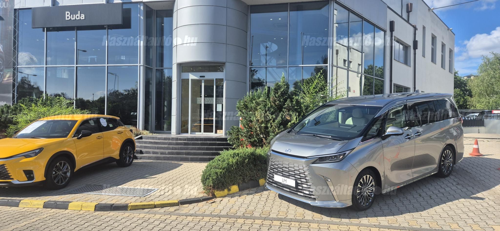 LEXUS LM 2025/12 - 1