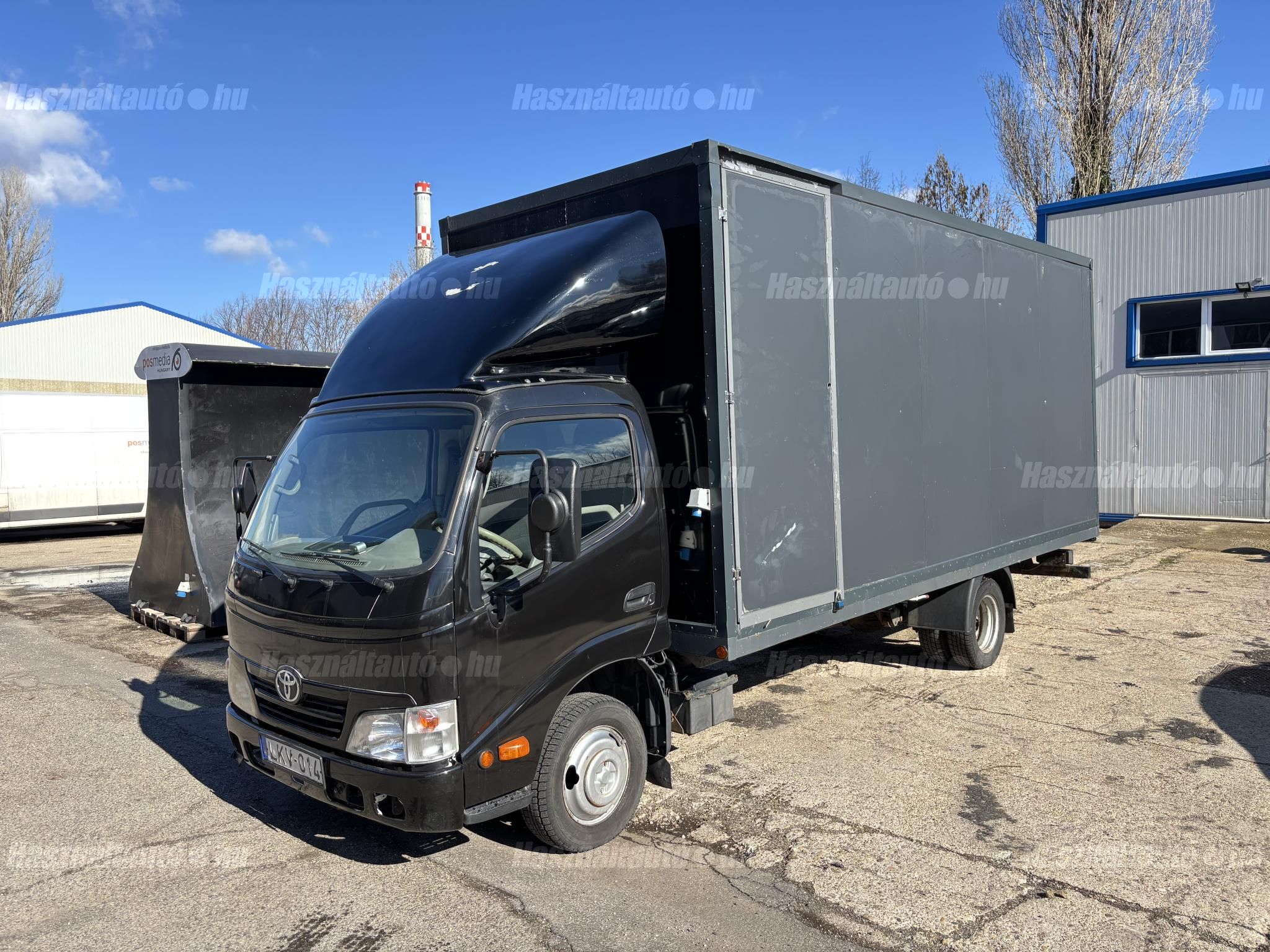 TOYOTA DYNA 2008/10 - 1
