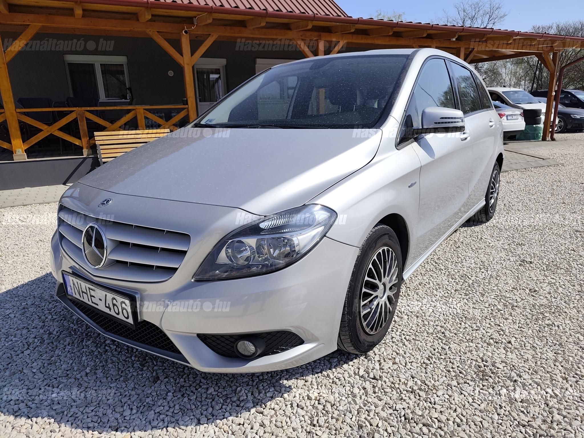 MERCEDES-BENZ B 180 2012/4 - 1