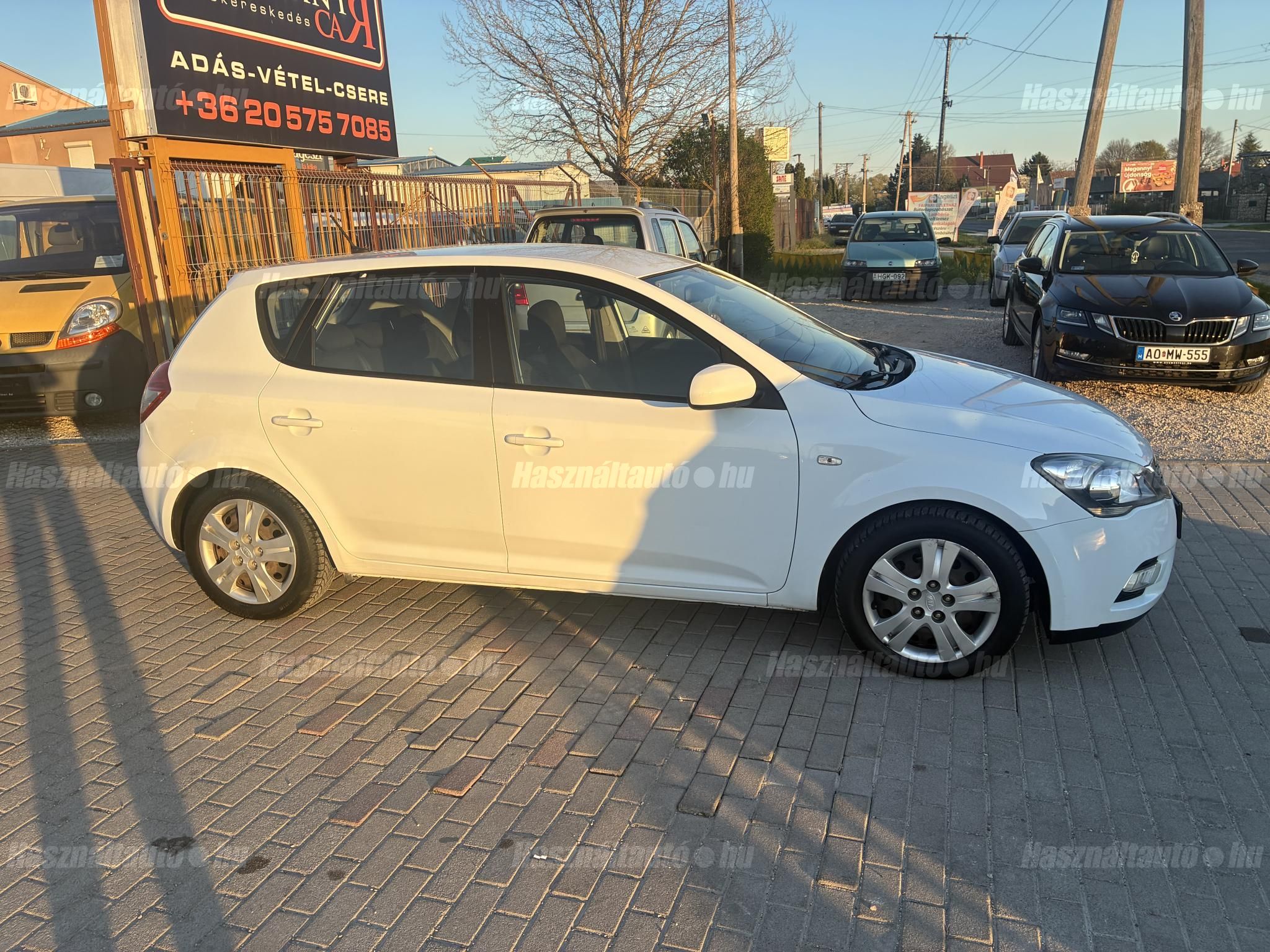 KIA CEE'D 2011/4 - 1