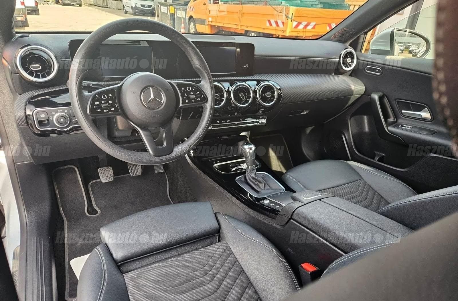 MERCEDES-BENZ A 200 2023/3 - 1