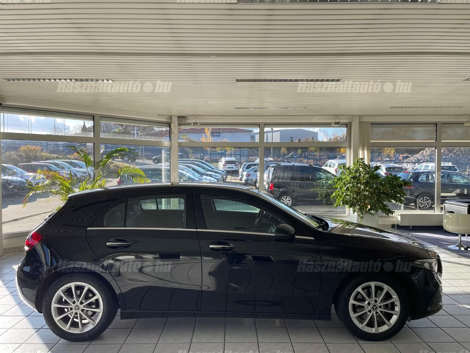 MERCEDES-BENZ A 200 2021/8 - 1