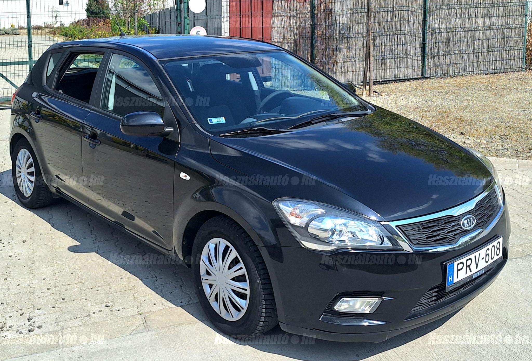 KIA CEE'D 2011/7 - 1