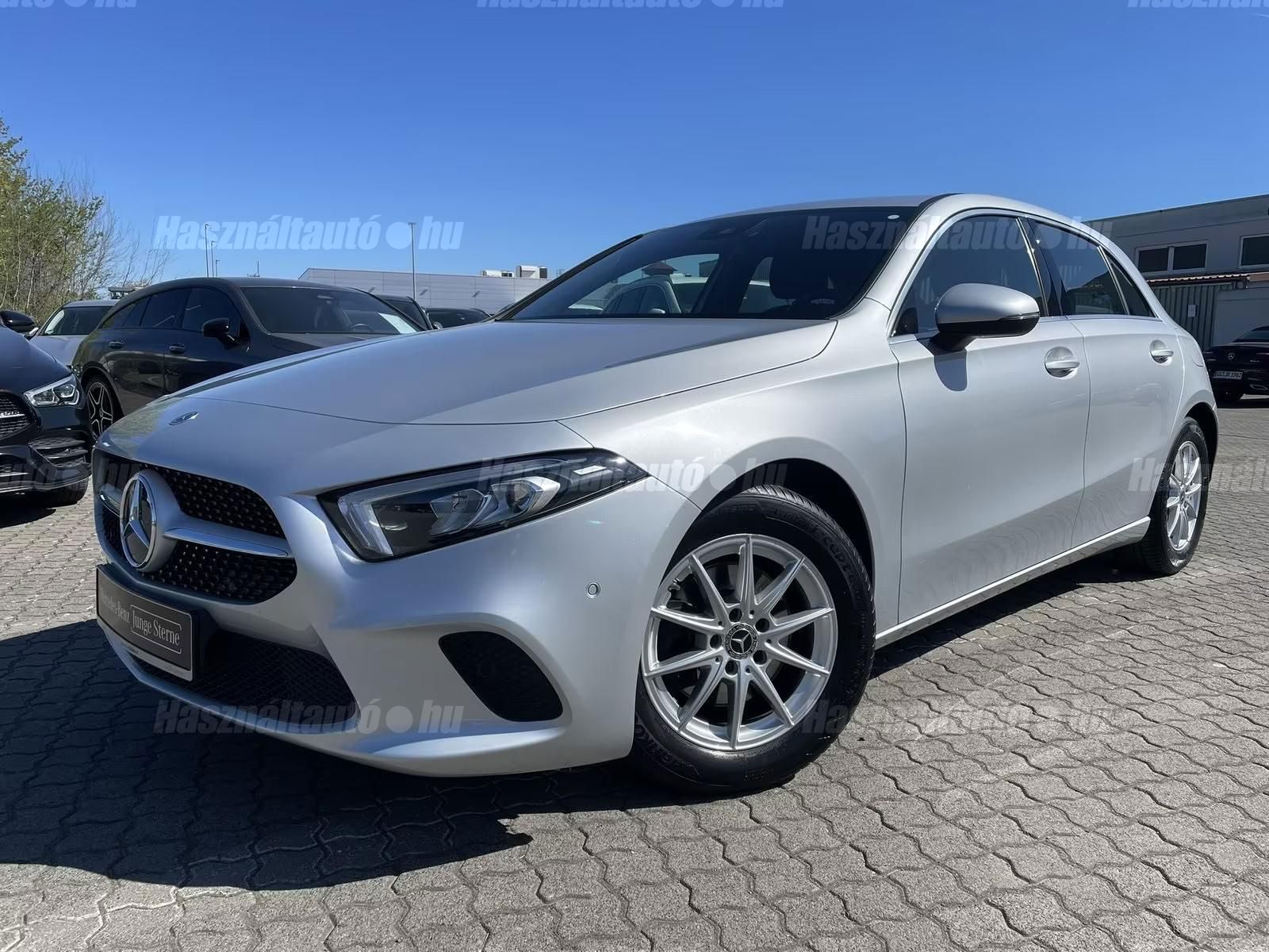 MERCEDES-BENZ A 200 2021/10 - 1
