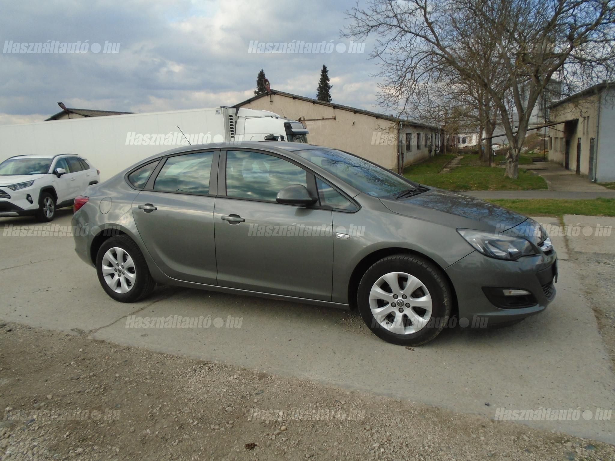 OPEL ASTRA J 2018/8 - 1