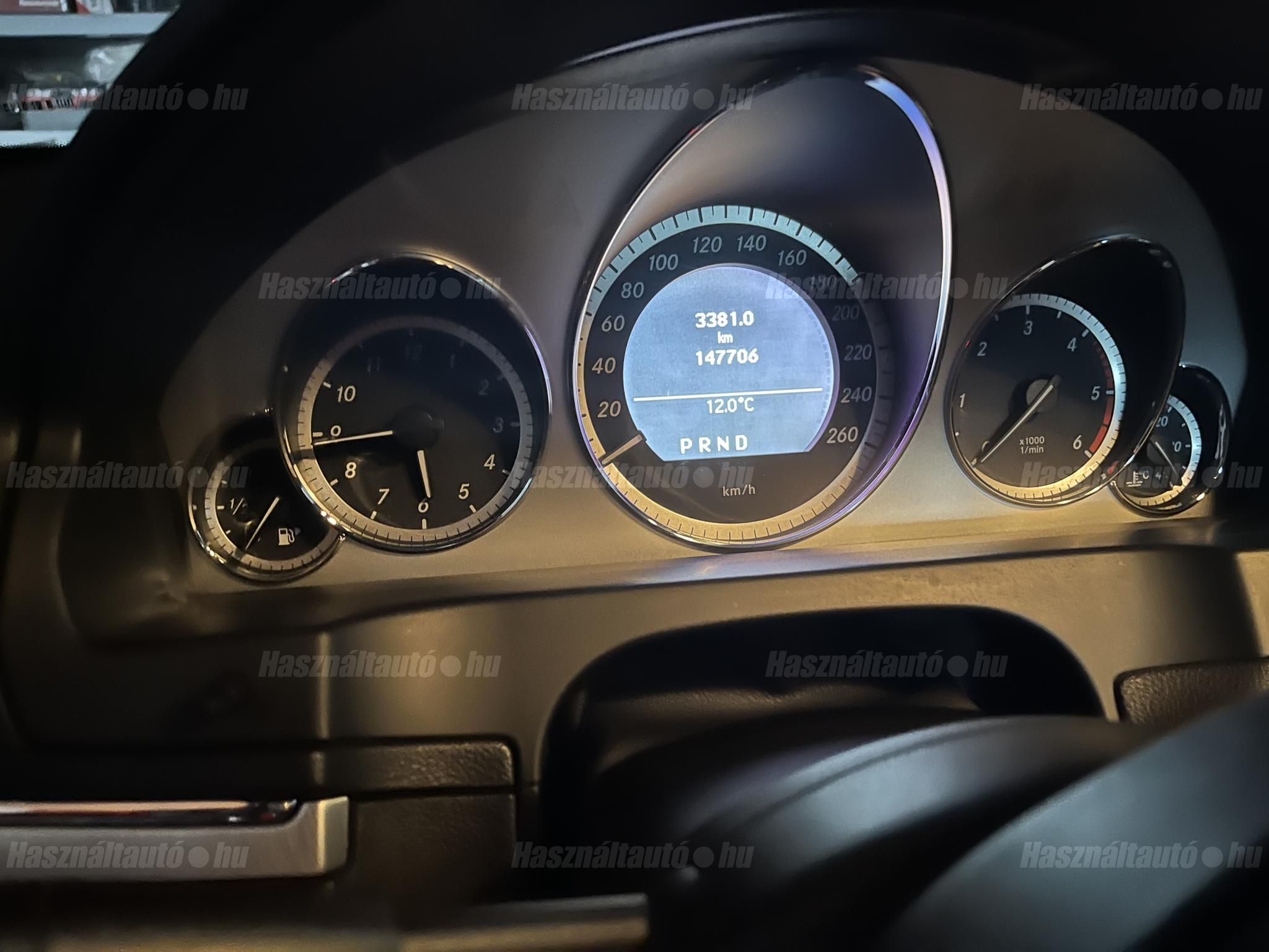 MERCEDES-BENZ E-OSZTÁLY 2010/6 - 1
