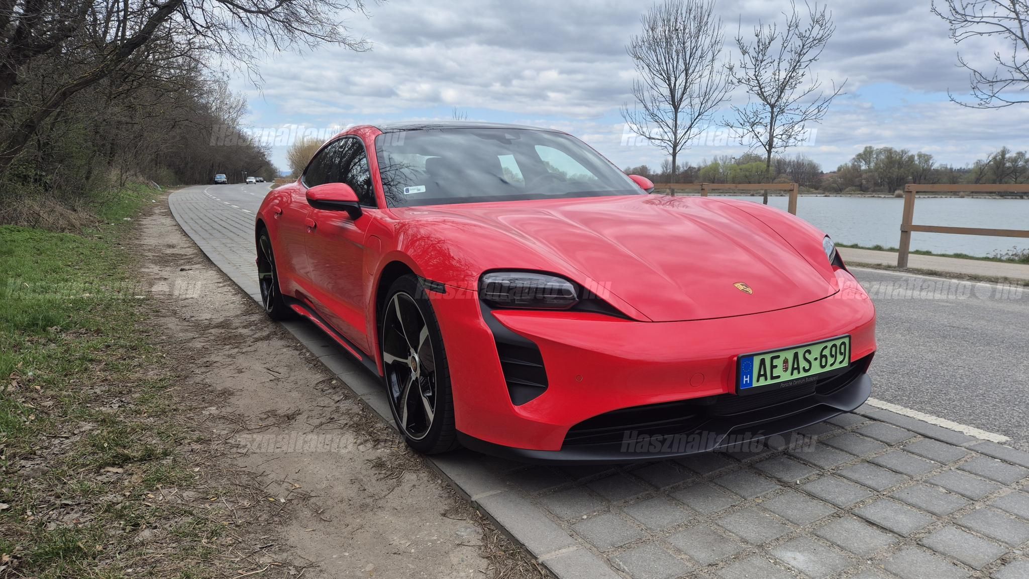 PORSCHE TAYCAN 2021 - 1