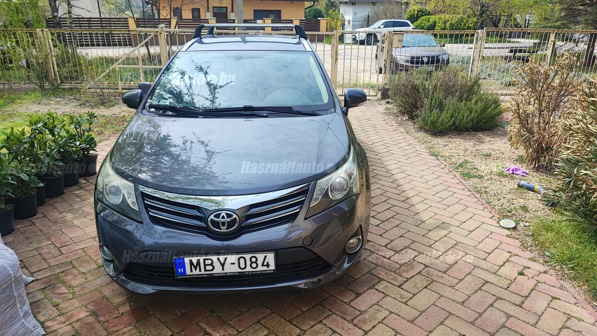 TOYOTA AVENSIS 2011 - 1