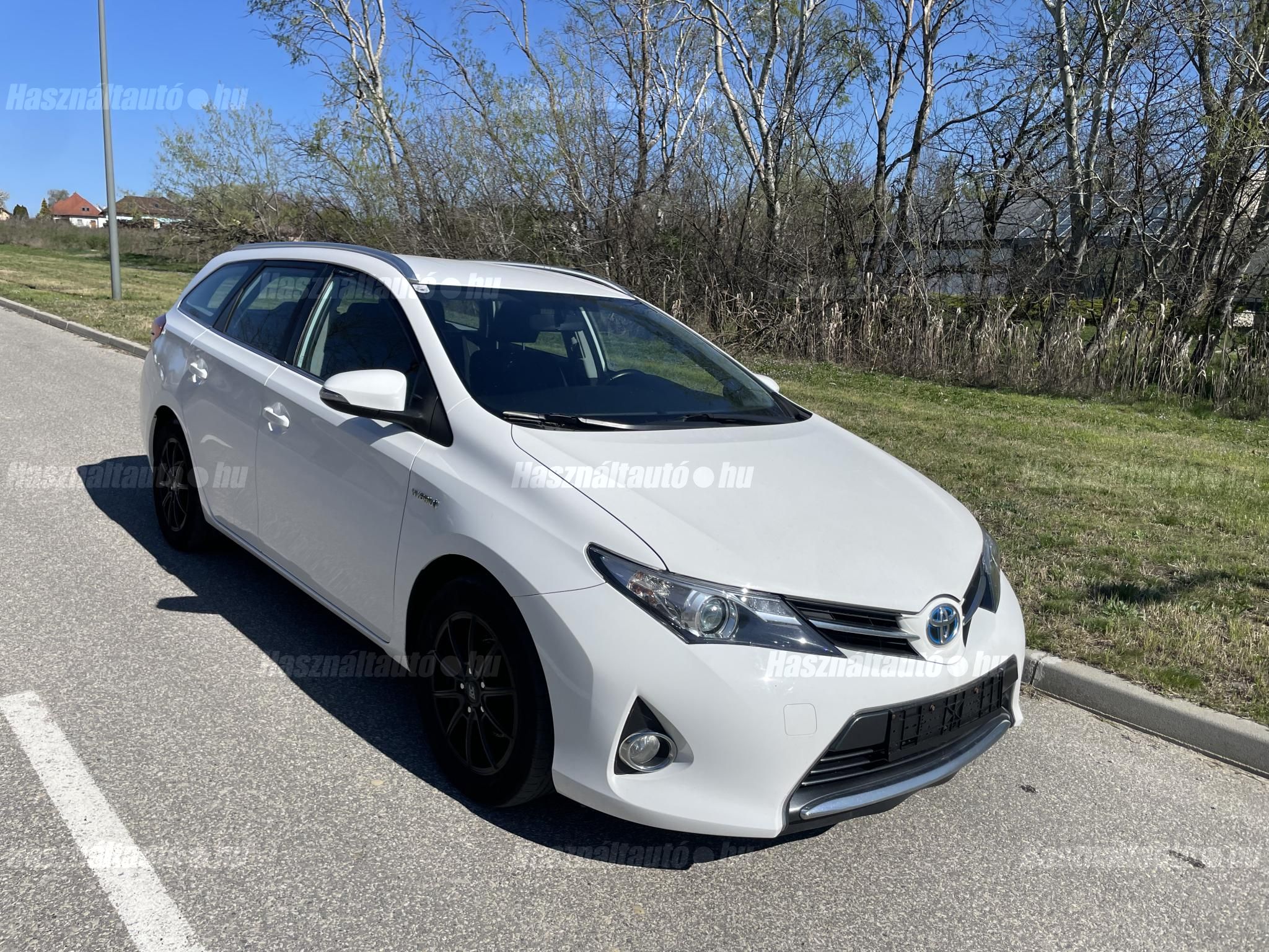 TOYOTA AURIS 2013/10 - 1