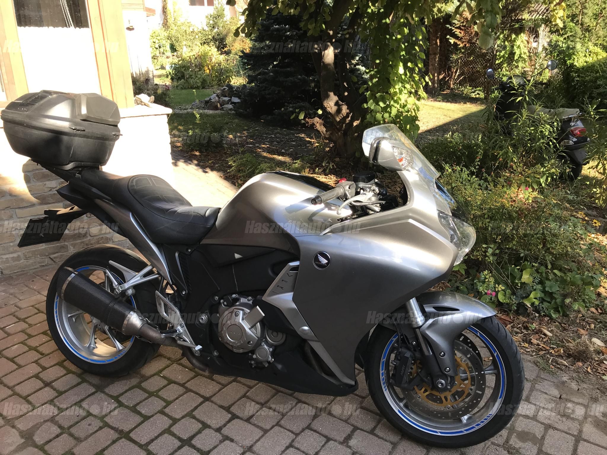 HONDA VFR 1200 FD 2011 - 1