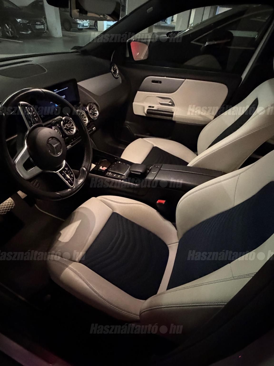 MERCEDES-BENZ GLA 250 2020 - 1