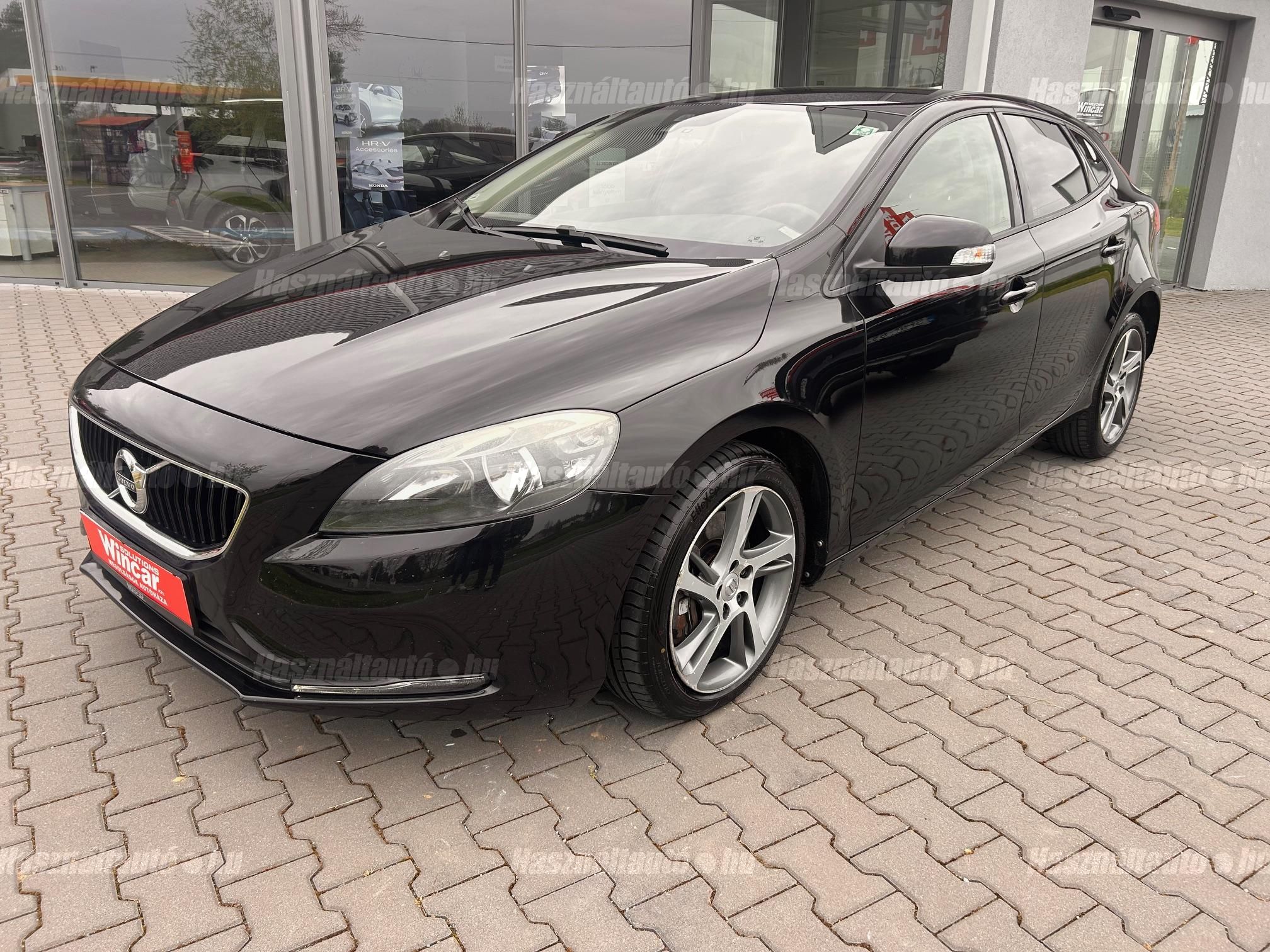 VOLVO V40 2016/8 - 1