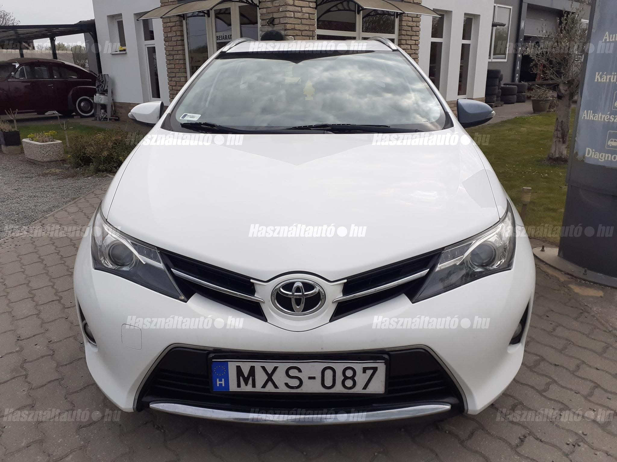 TOYOTA AURIS 2014/11 - 1