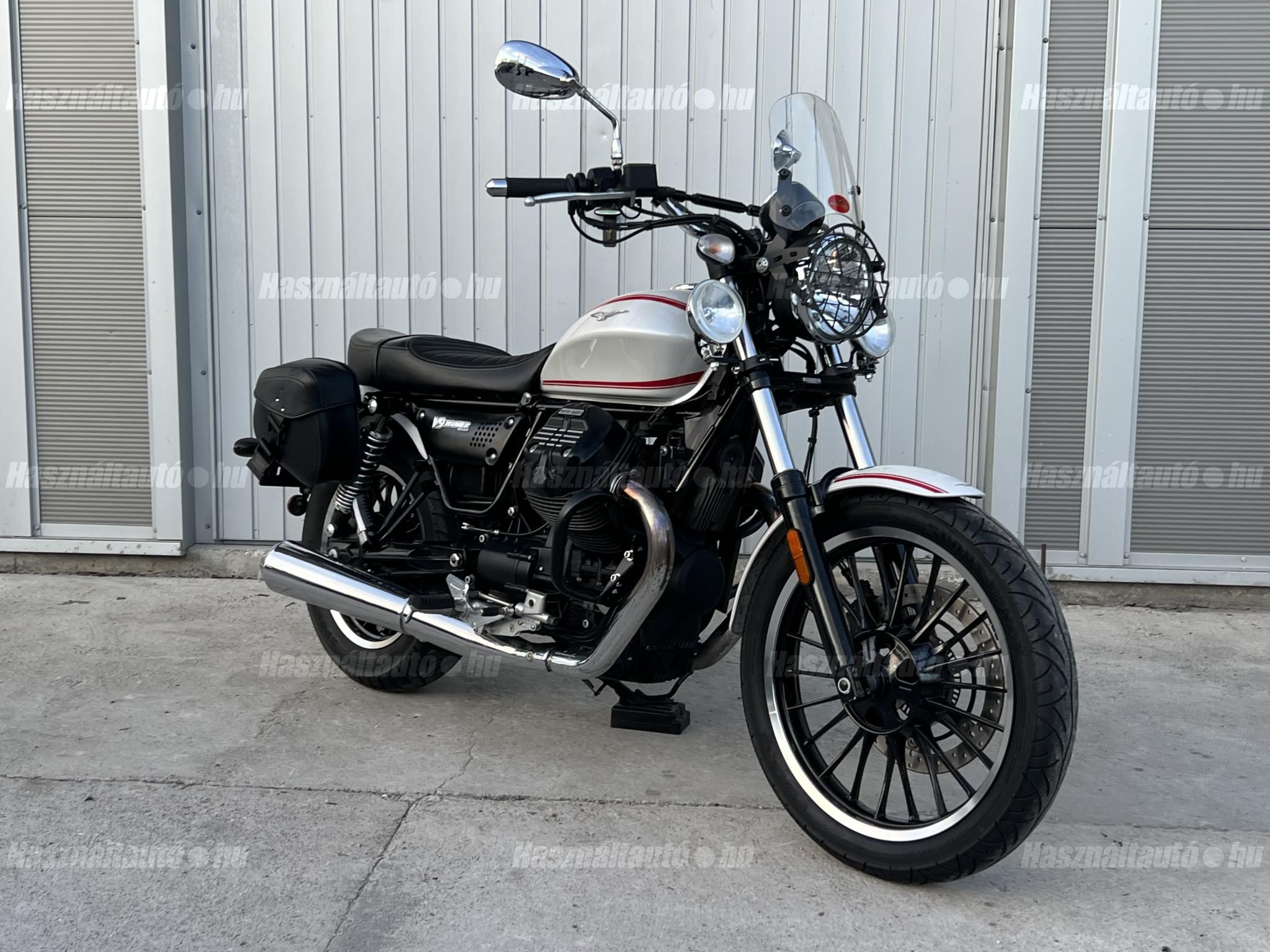 MOTO GUZZI V9 ROAMER 2018/4 - 1