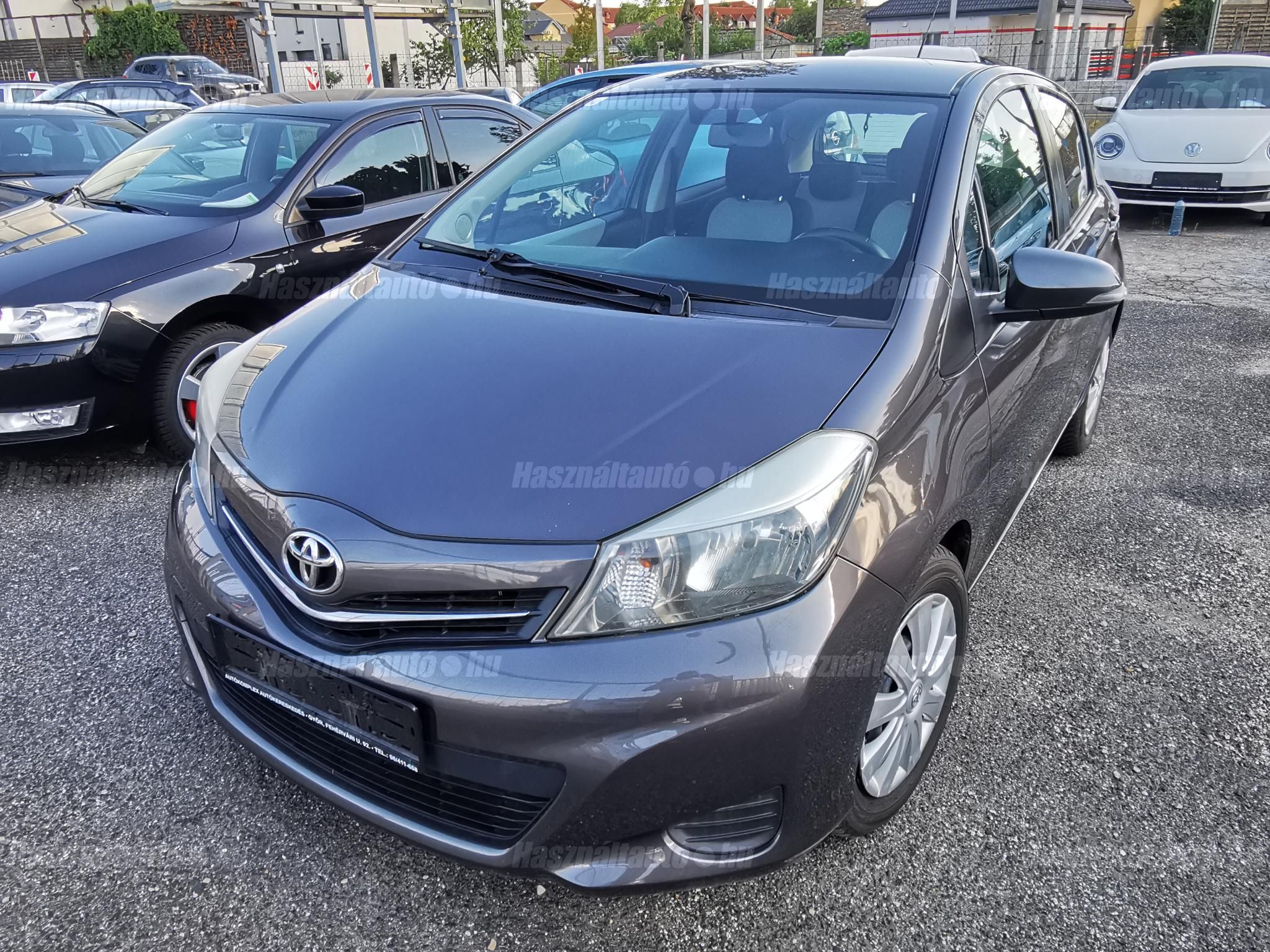 TOYOTA YARIS 2011/12 - 1