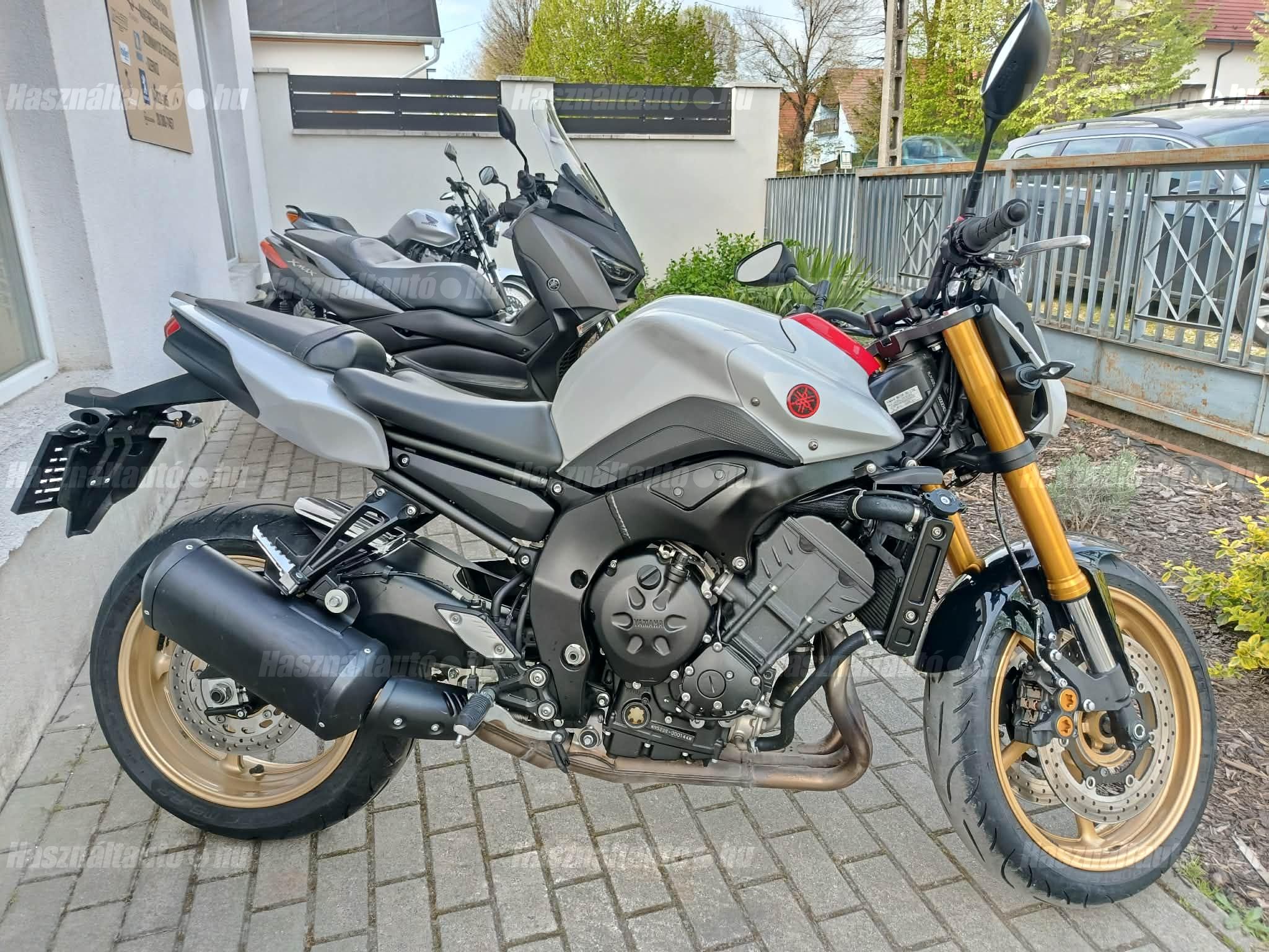 YAMAHA FZ8-N 2010/6 - 1