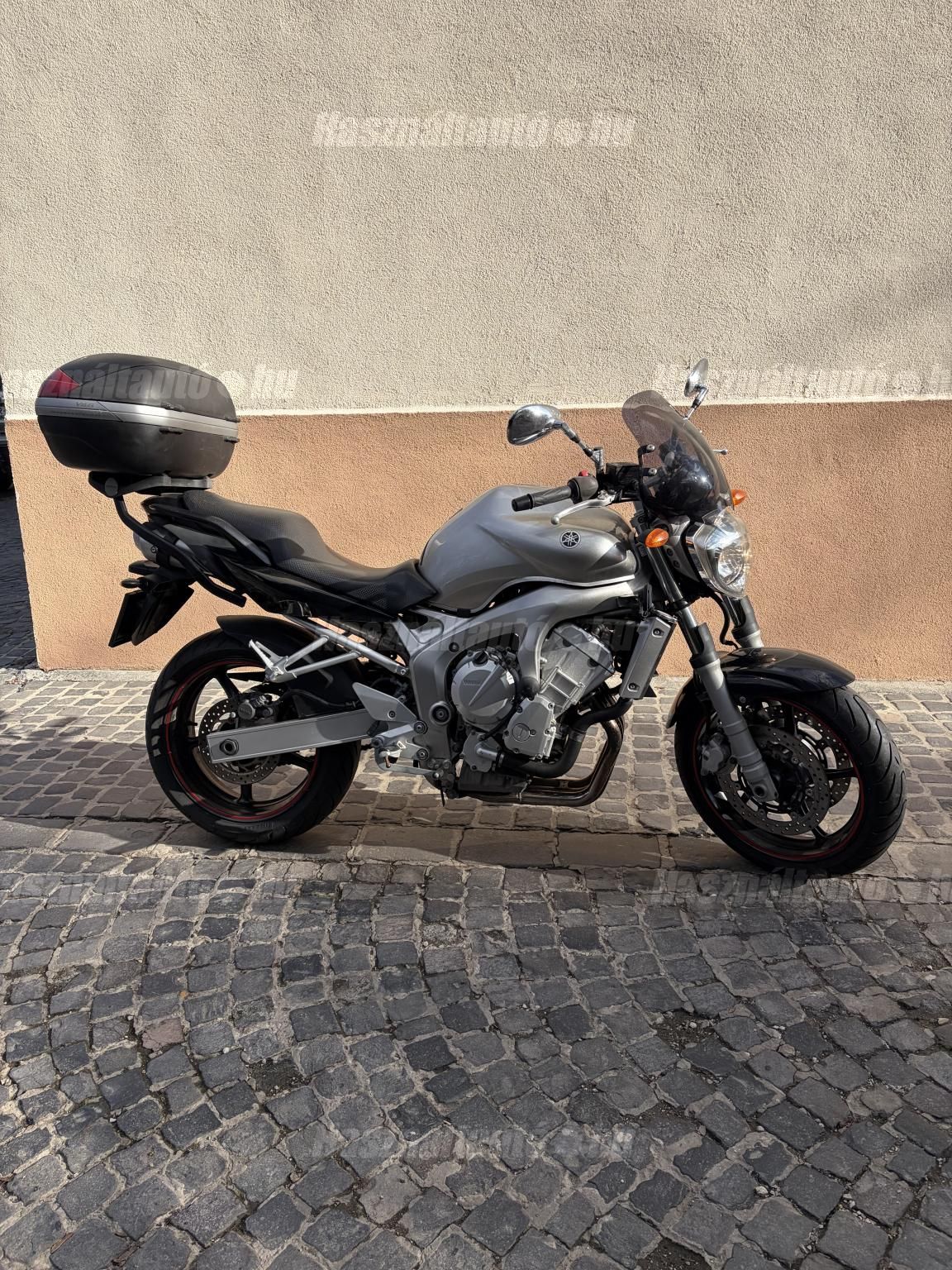 YAMAHA FZ6-N 2004/5 - 1