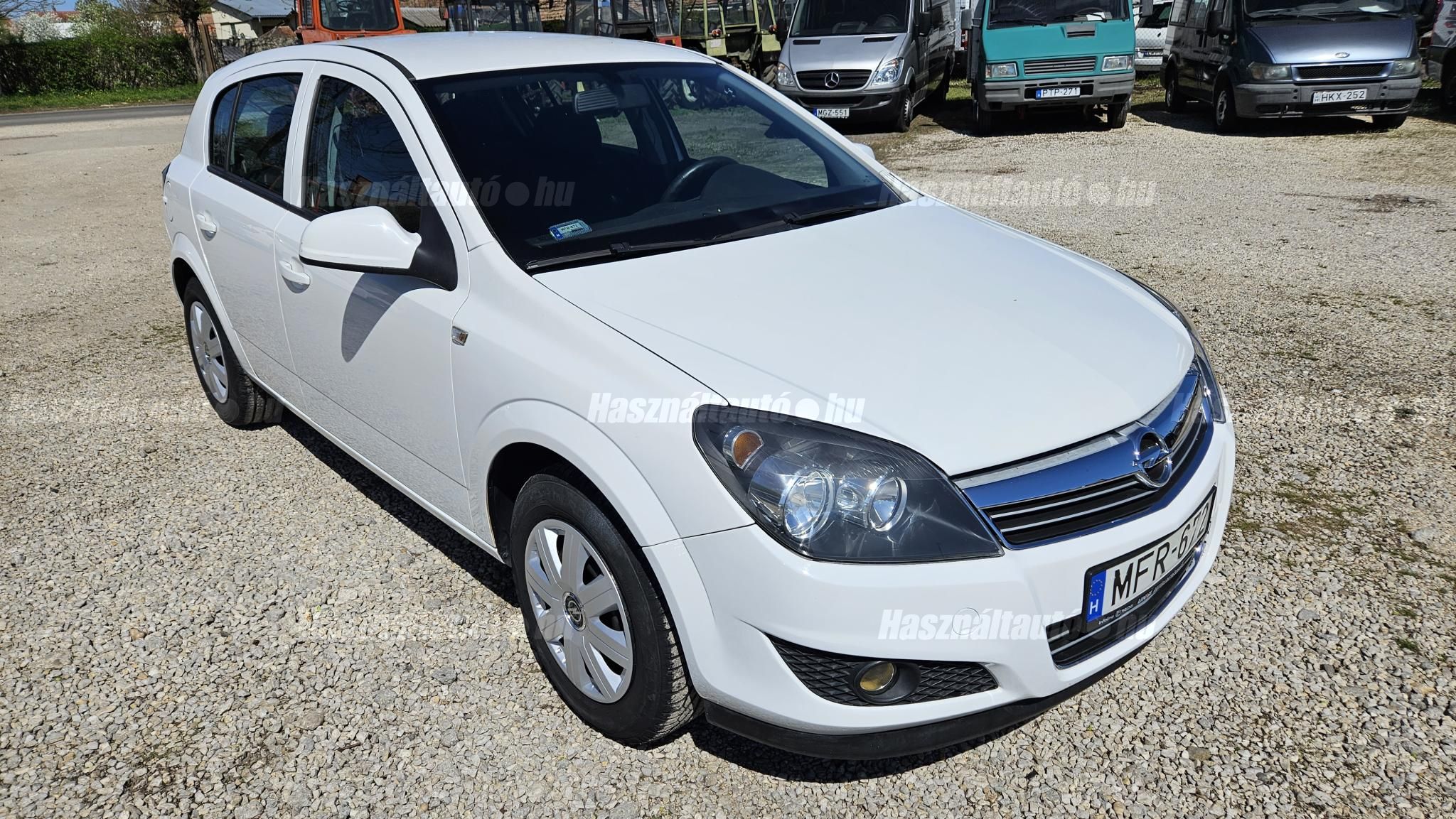 OPEL ASTRA H 2012/12 - 1