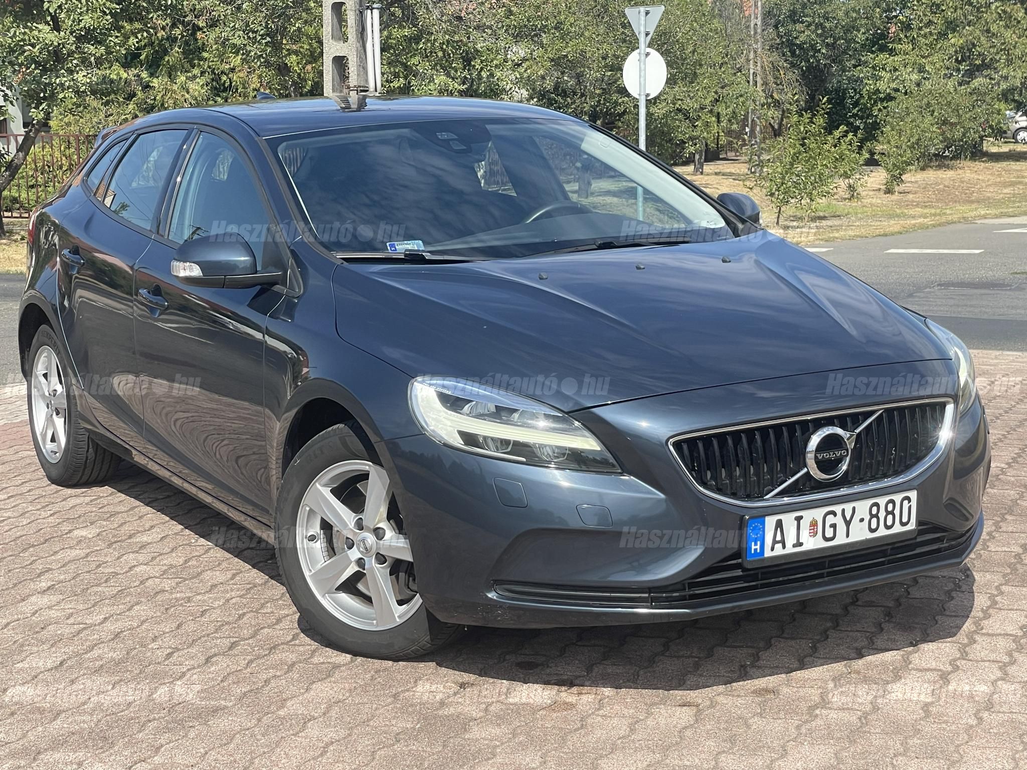 VOLVO V40 2016/9 - 1