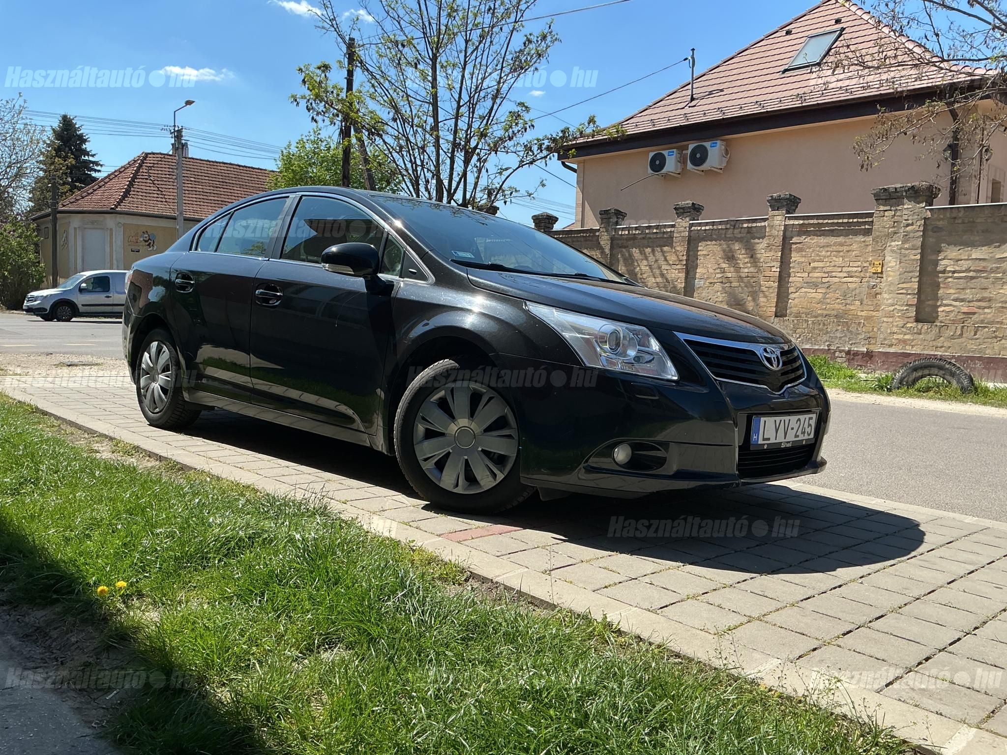 TOYOTA AVENSIS 2011 - 1